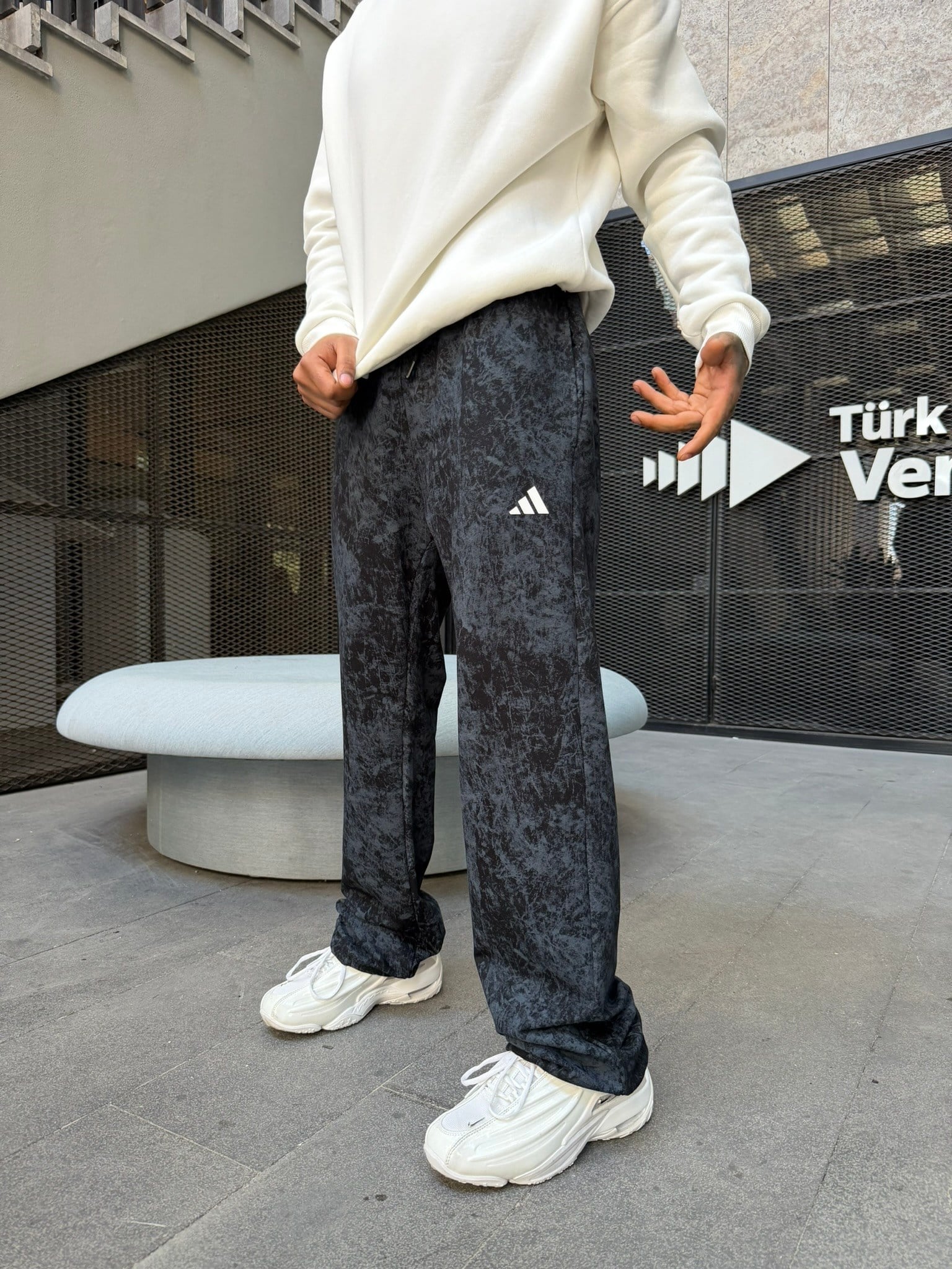 Premium Acid Yıkama Enjeksiyon Baskı Eşofman - Siyah