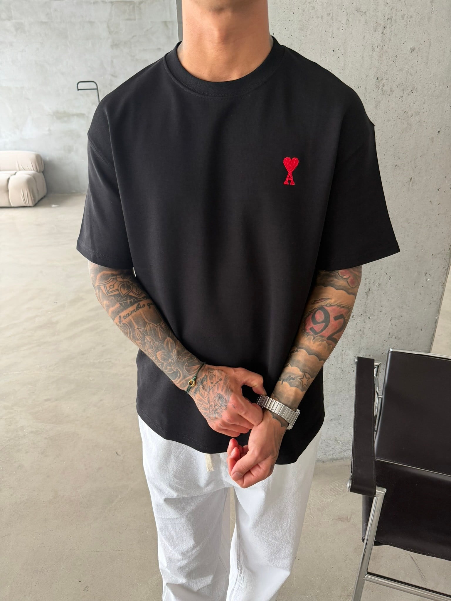 Premium Minimal Nakış A Kalp T-Shirt - Siyah