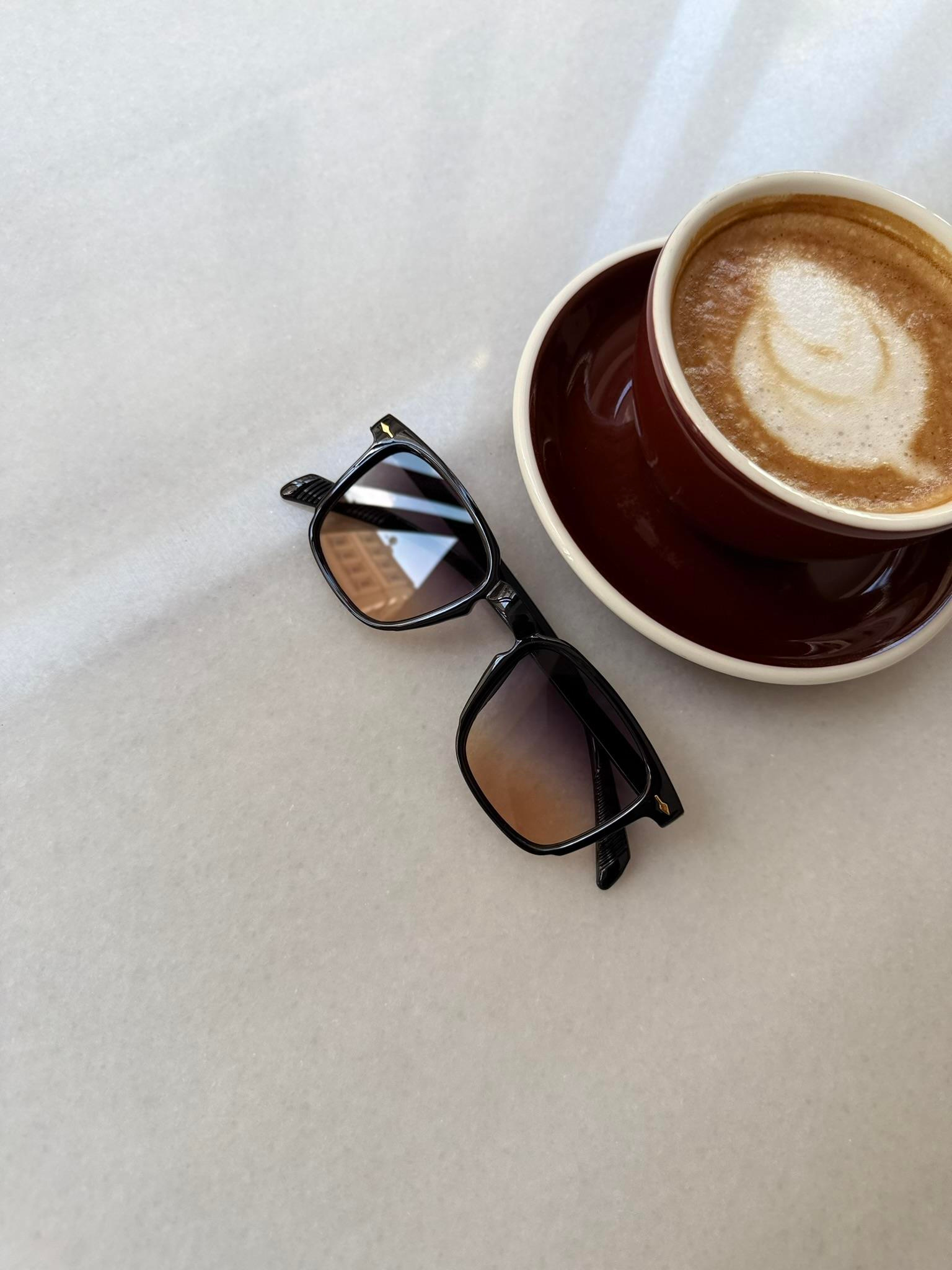 Shadow Fade Siyah Çerçeve Kahve Cam - Siyah