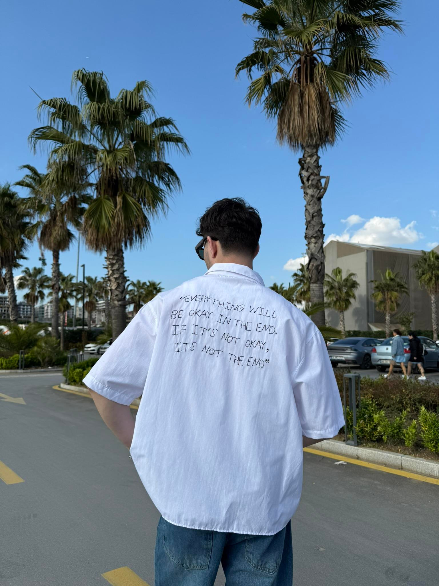 Sırt Yazı Nakışlı Kısakol Gömlek - Beyaz