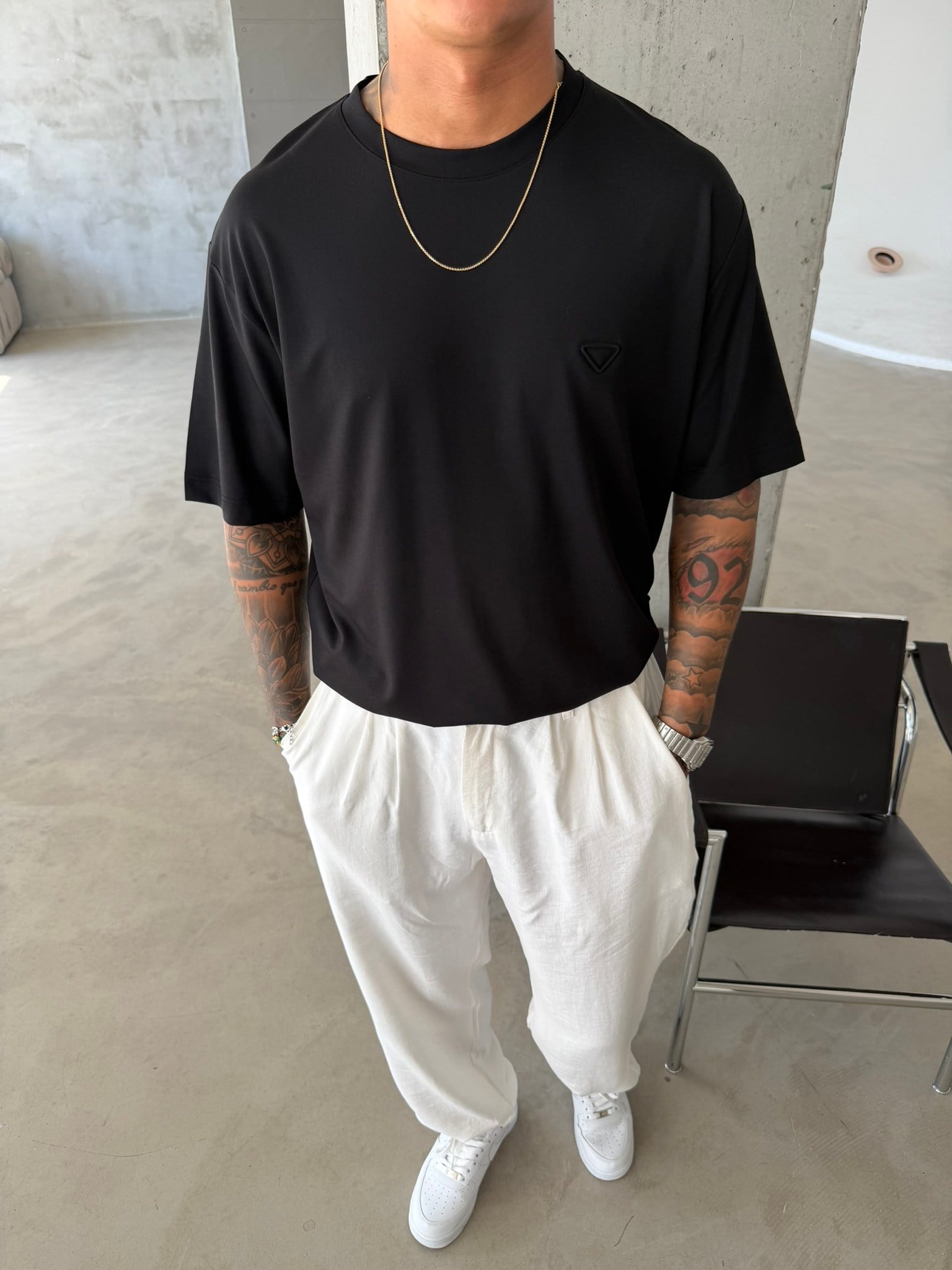 Tesnel Kumaş Old Money T-Shirt - Siyah