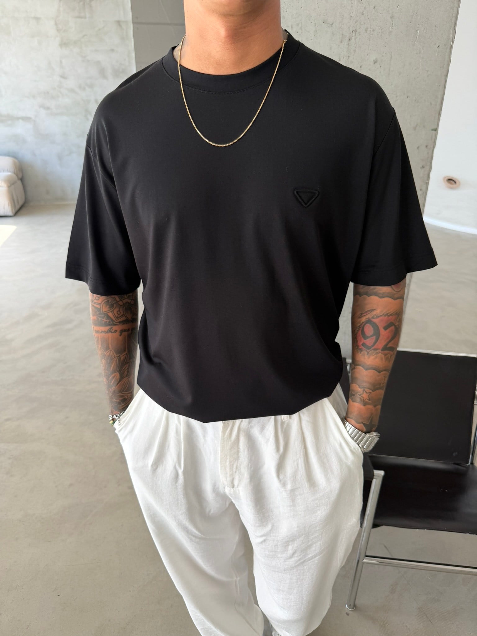 Tesnel Kumaş Old Money T-Shirt - Siyah