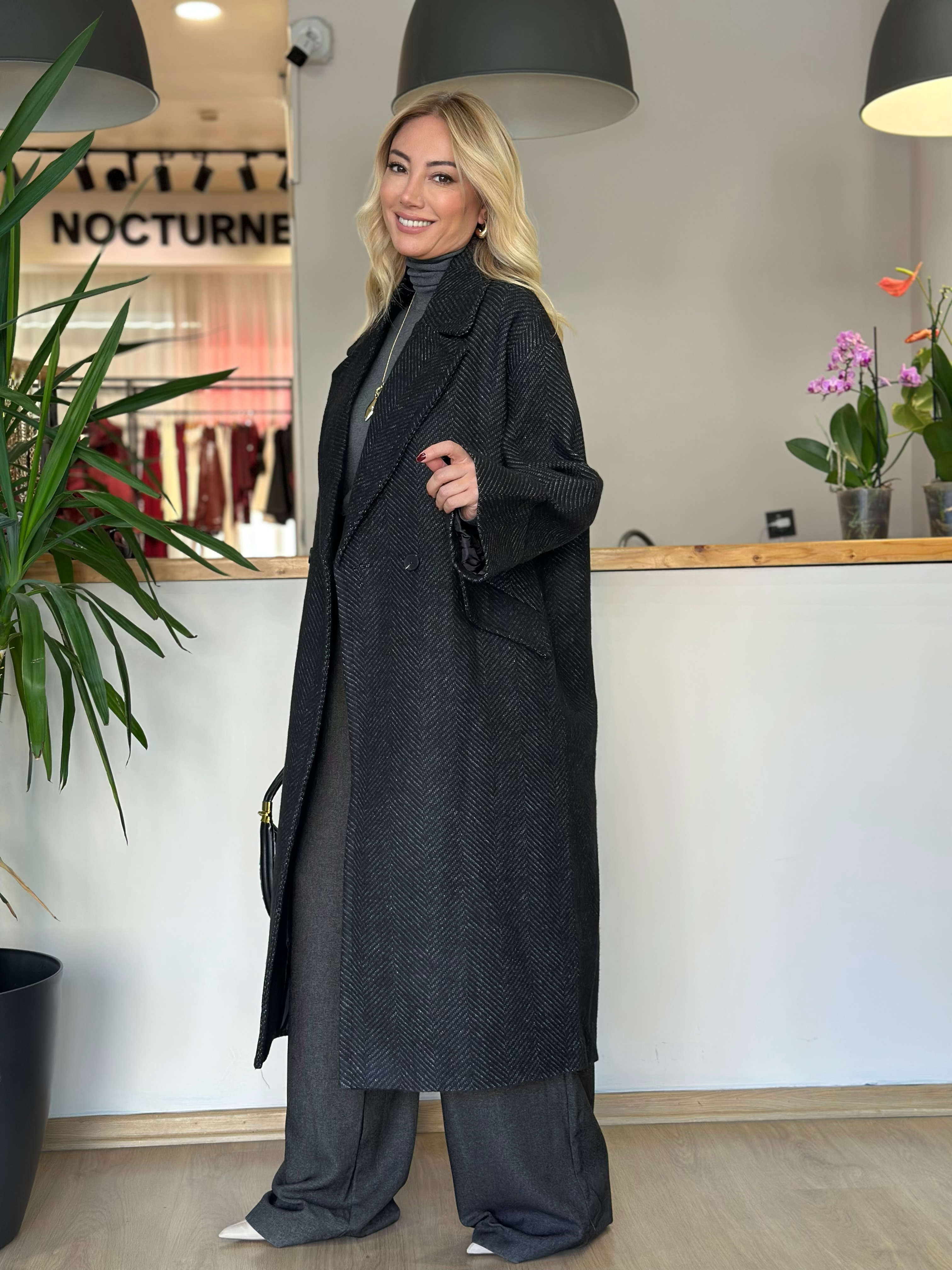 Balık Sırtı Siyah Kaban Askı00260