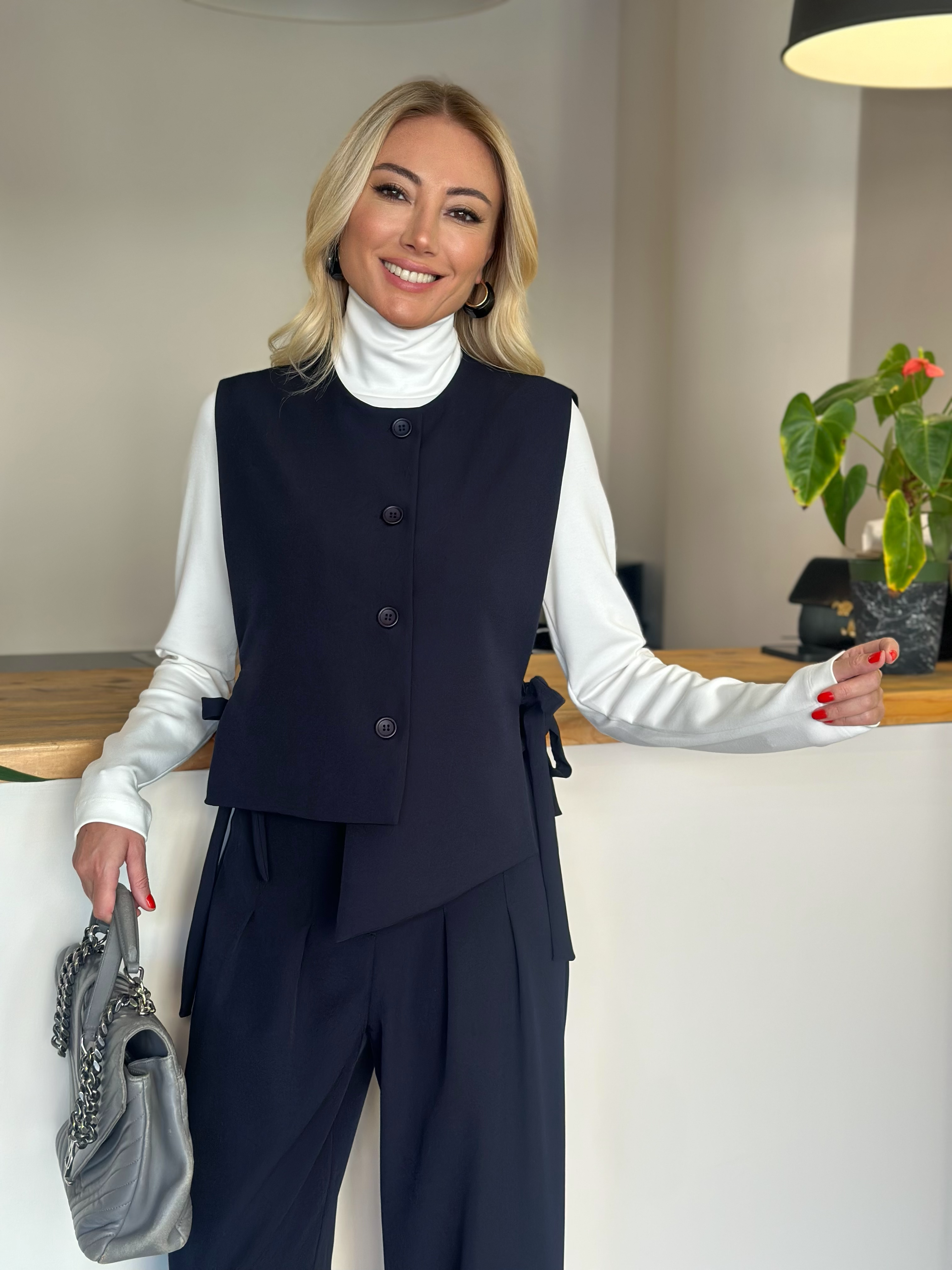 BGN Workshop Lacivert Yelek Askı0051