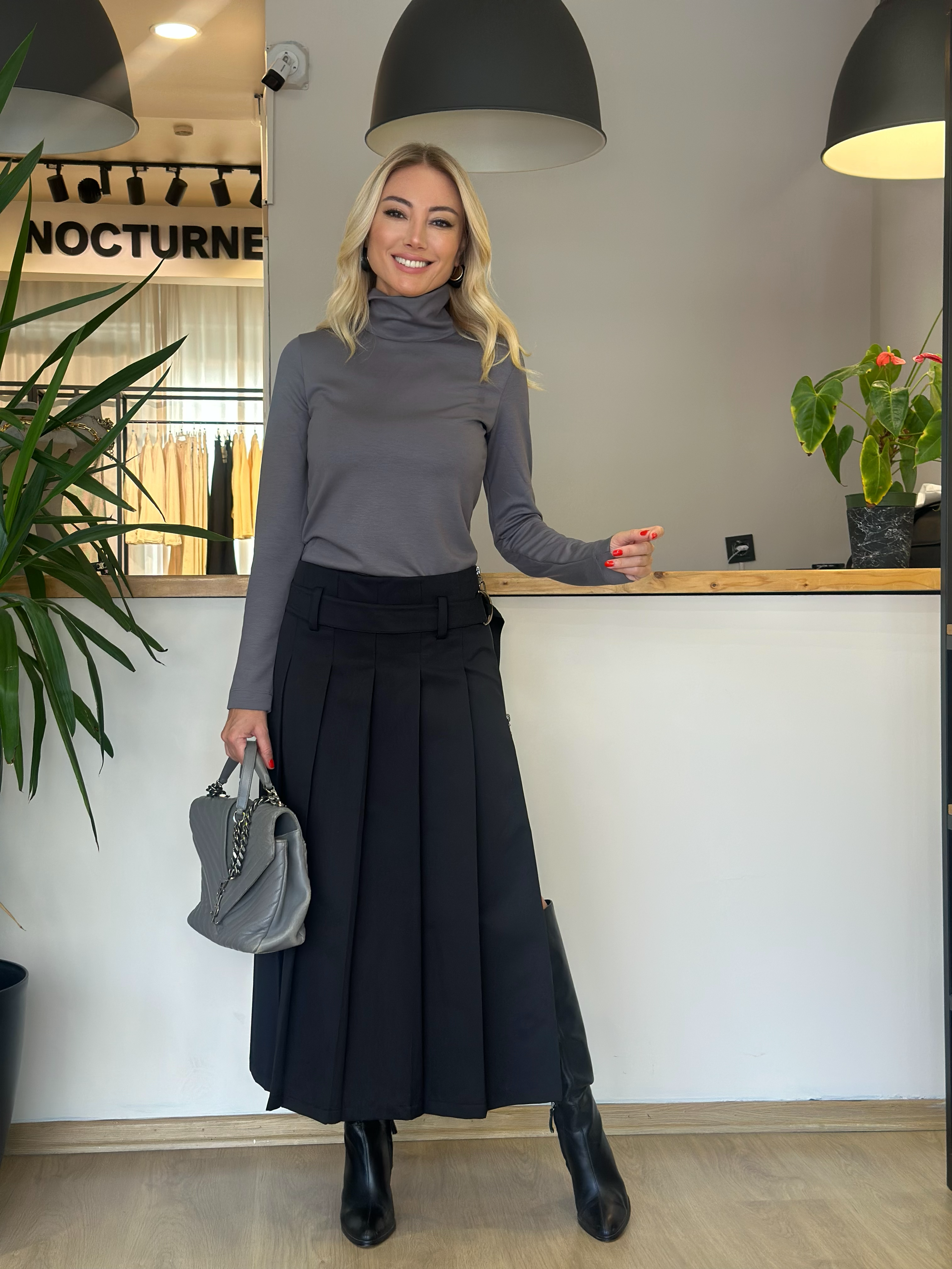 BGN Workshop Siyah Yırtmaç Detaylı Etek Askı0048