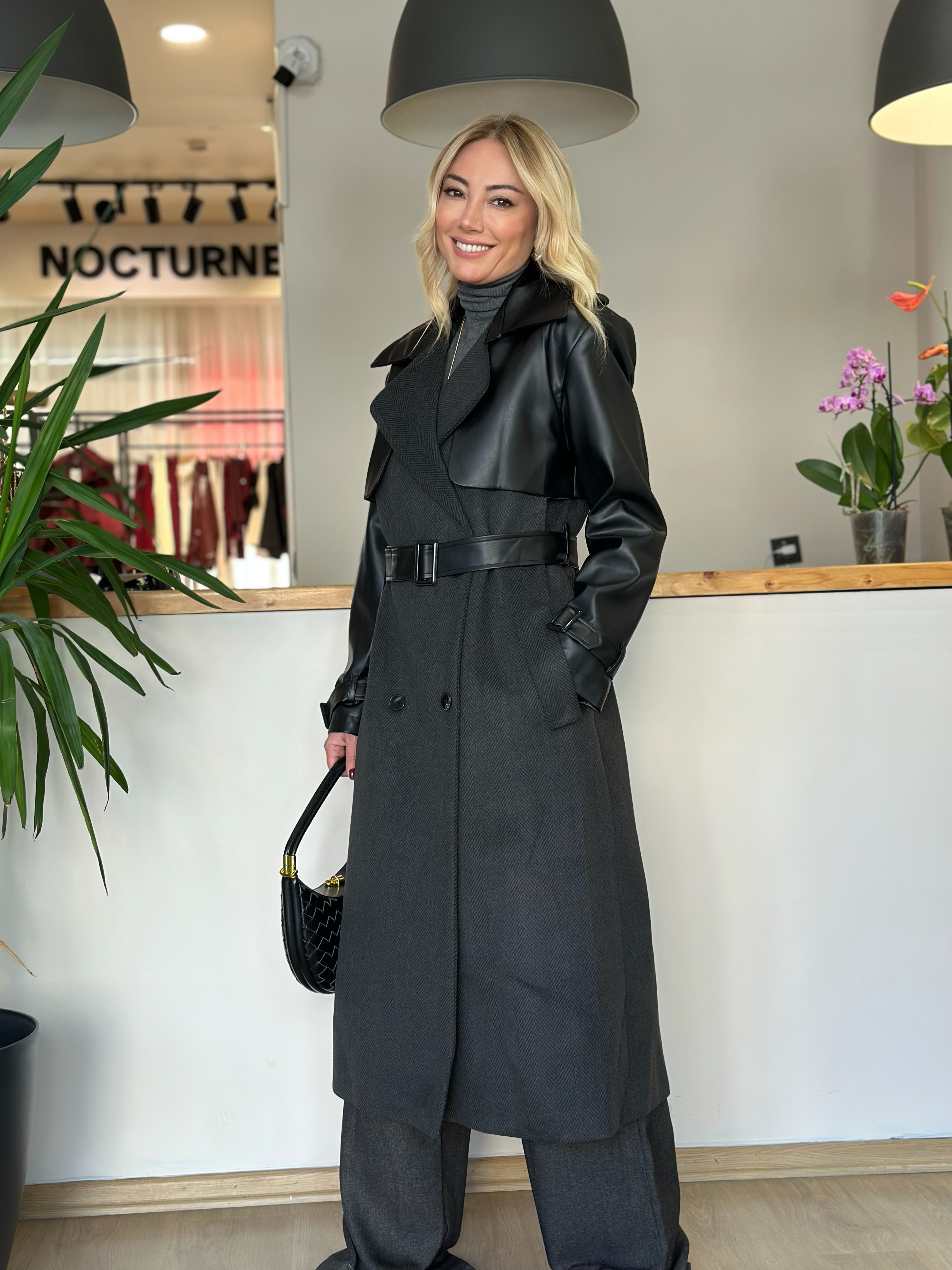 Deri Detay Kuşaklı Siyah Kaban Askı258