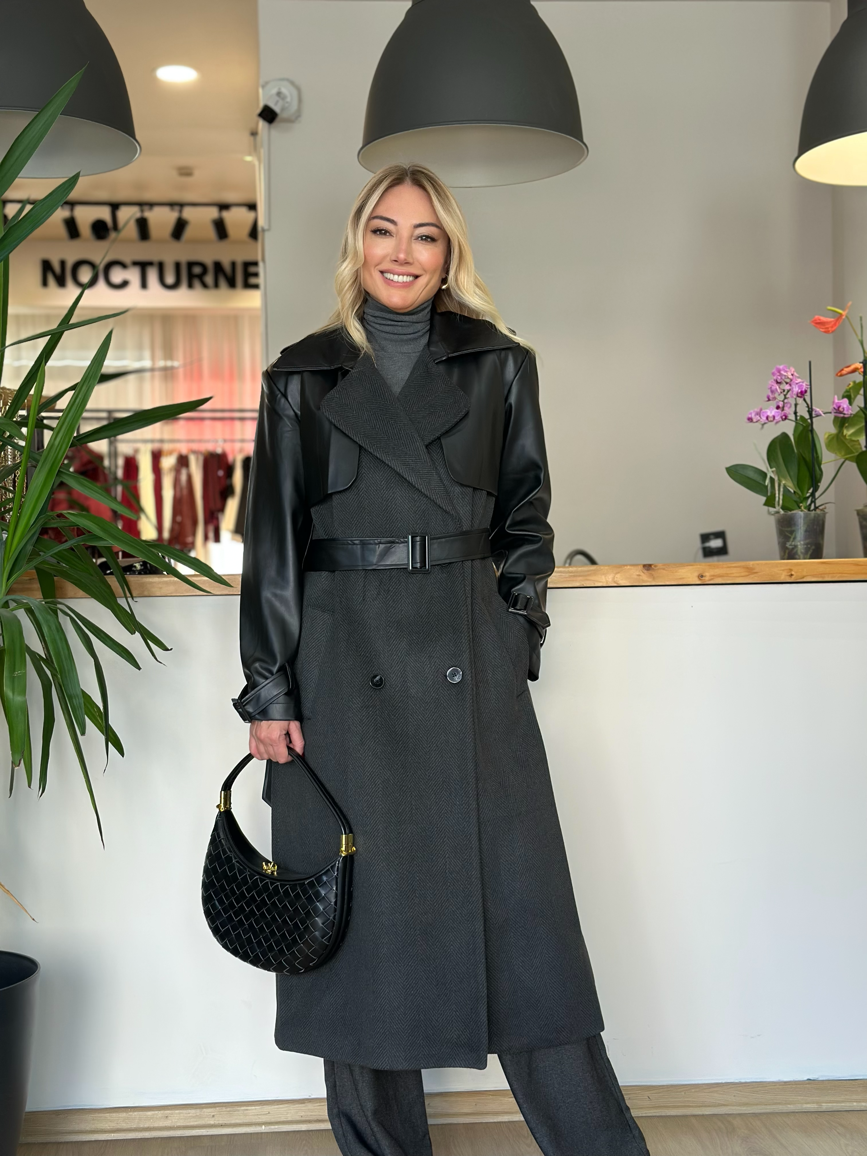 Deri Detay Kuşaklı Siyah Kaban Askı258