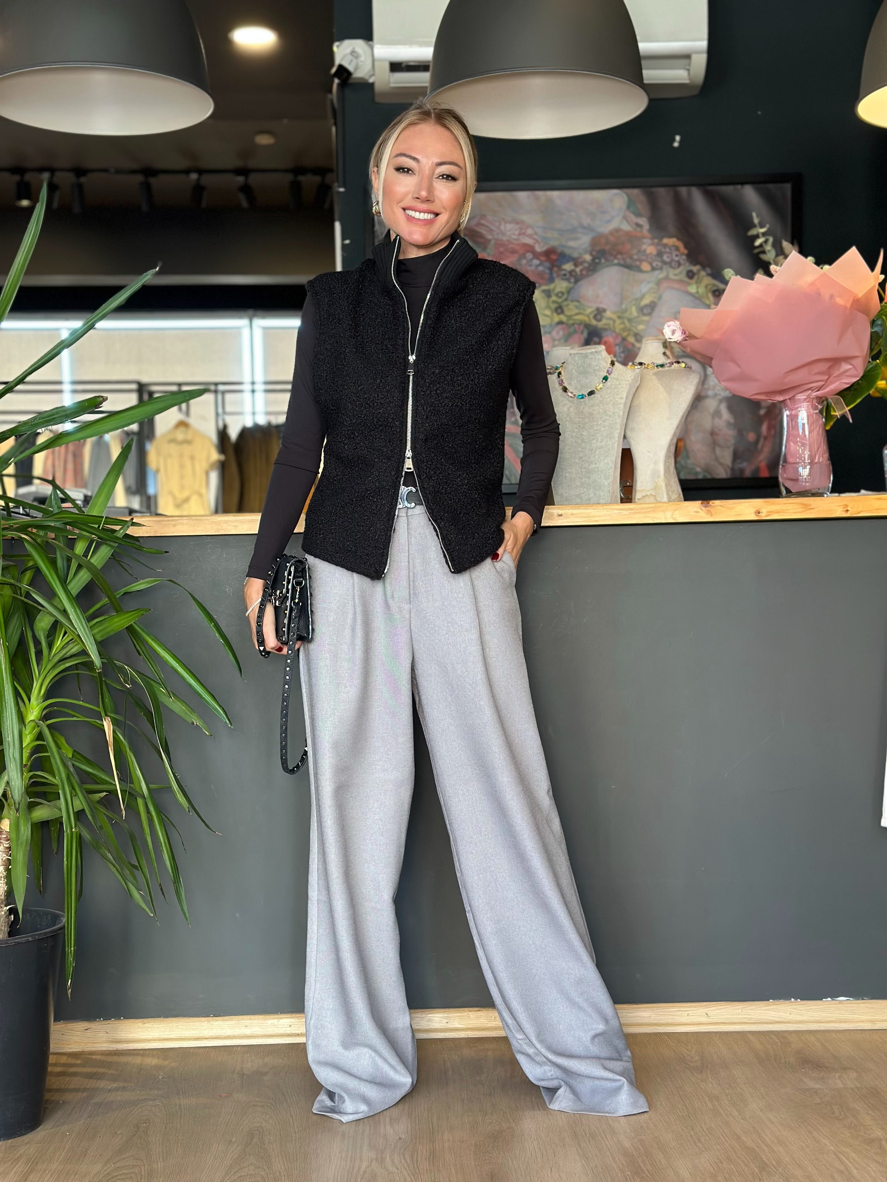 Marka Model Siyah Yelek