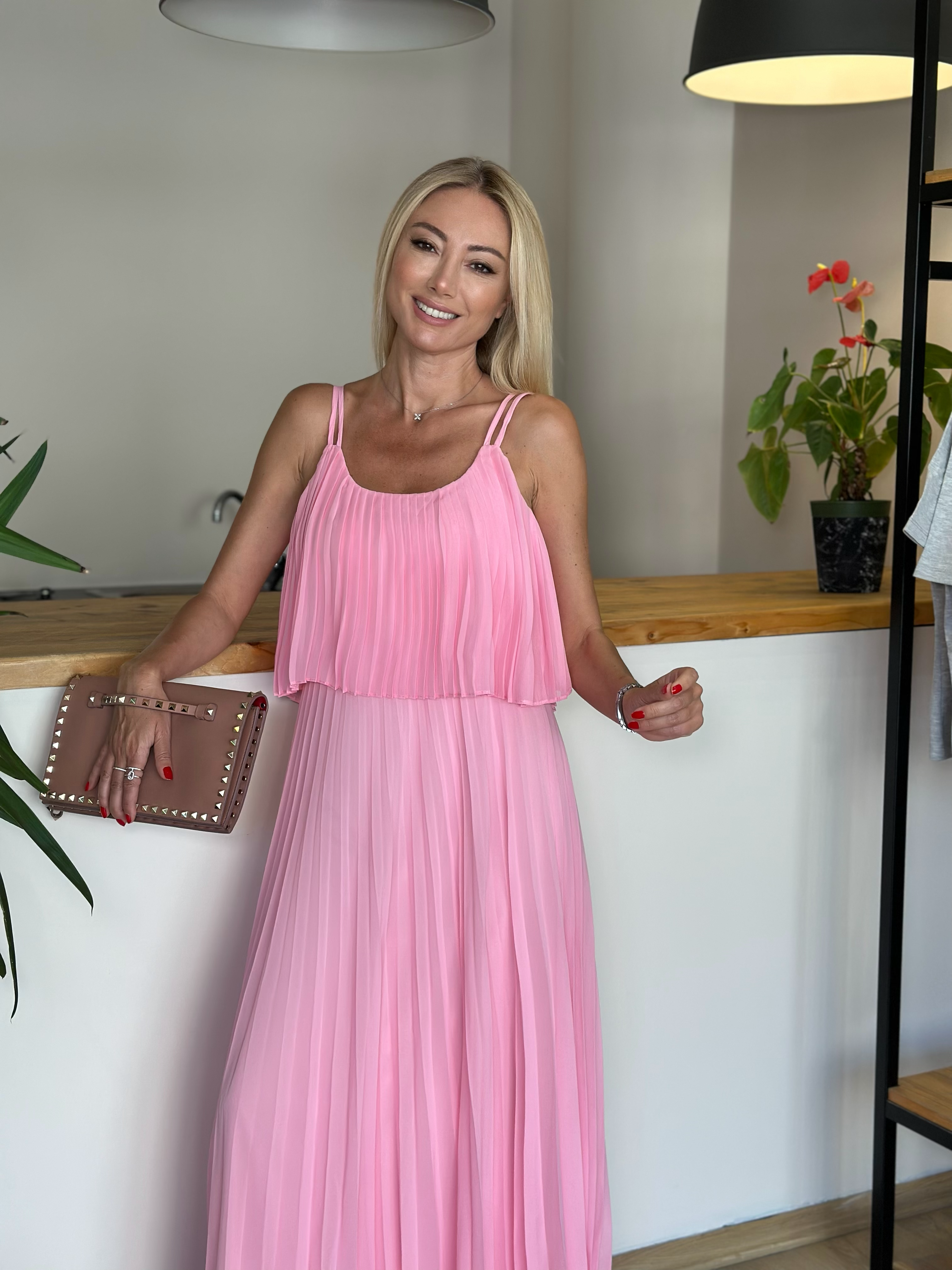 Piliseli Uçuş Uçuş Pembe Elbise Askı0024