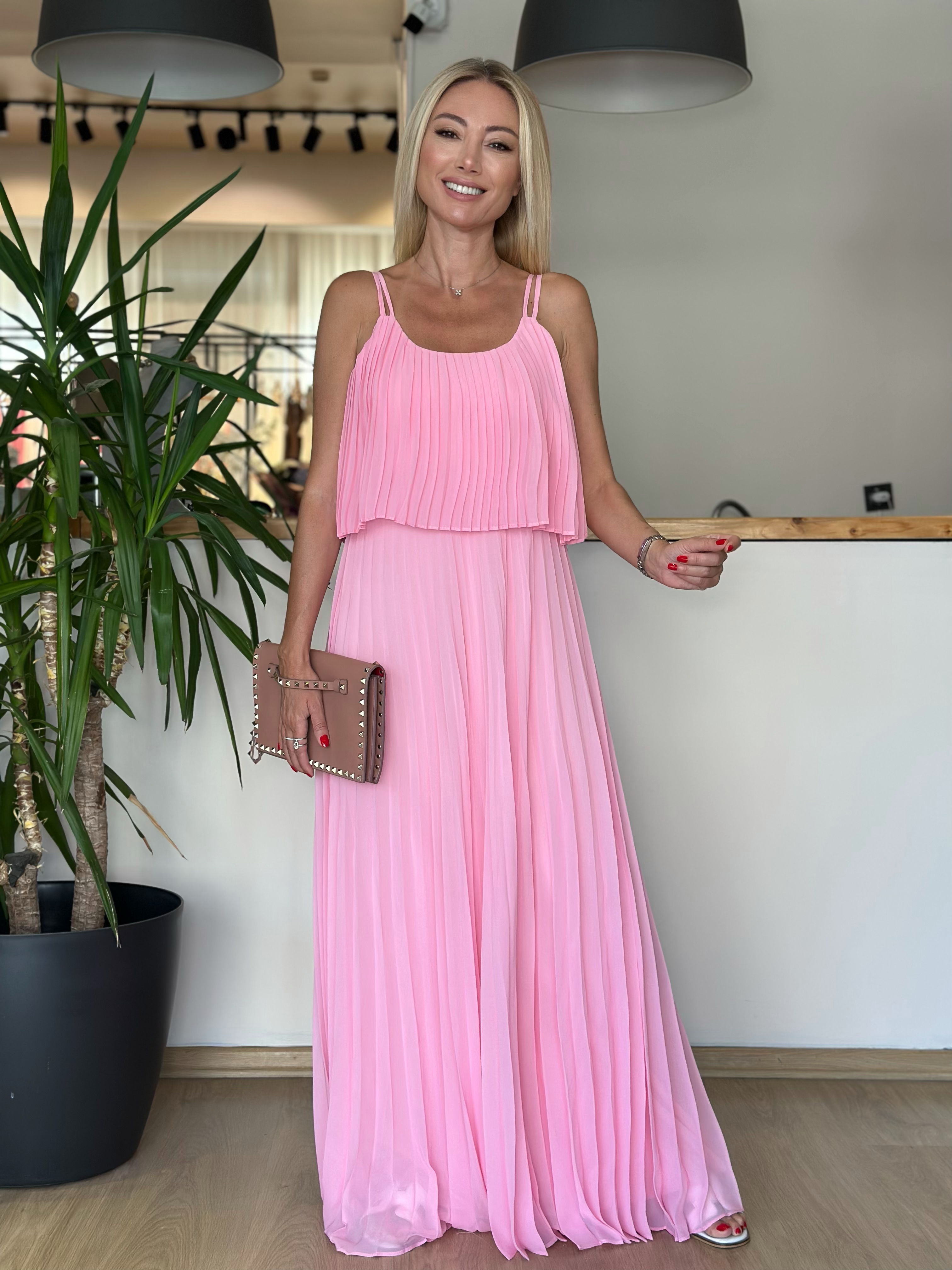 Piliseli Uçuş Uçuş Pembe Elbise Askı0024