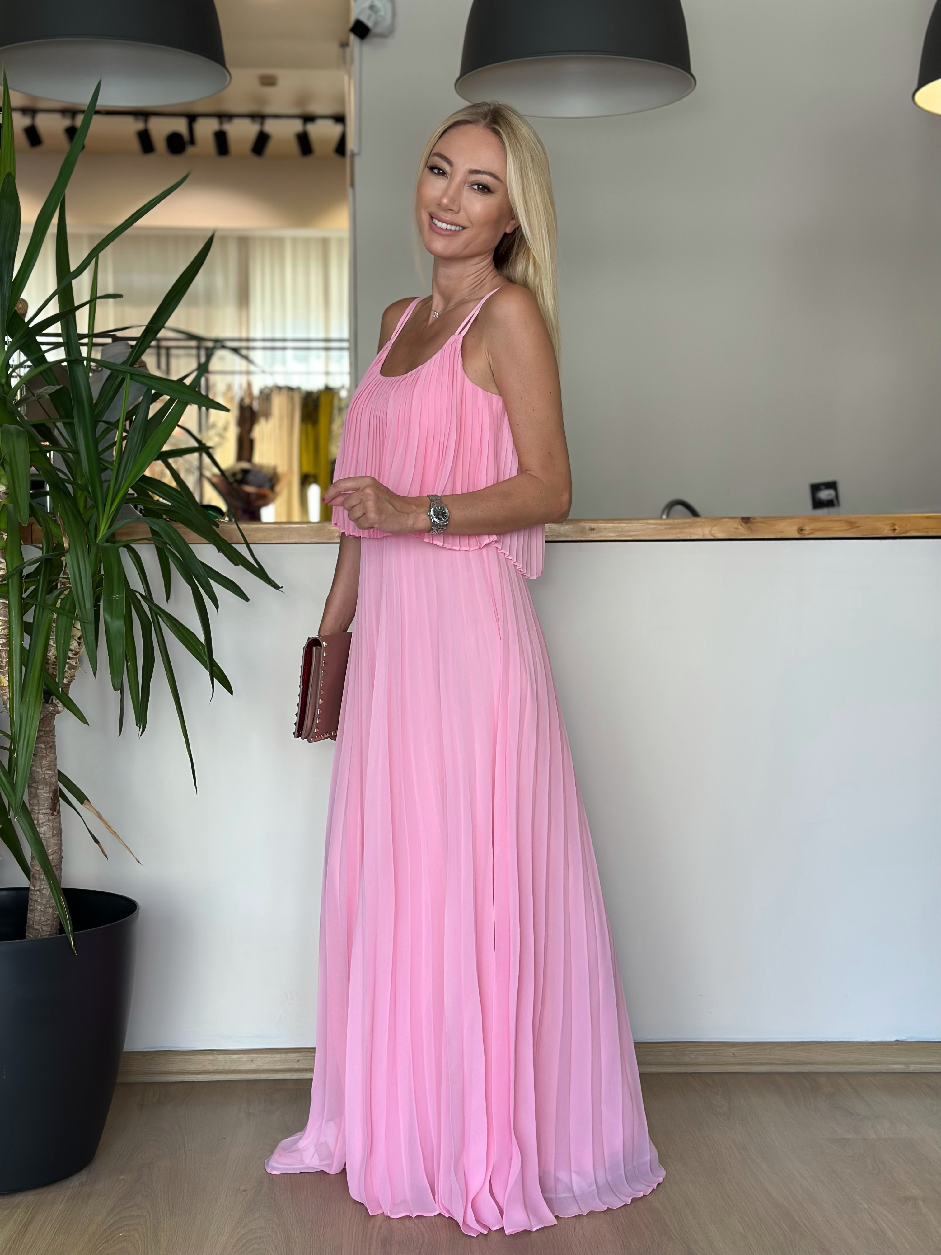 Piliseli Uçuş Uçuş Pembe Elbise Askı0024