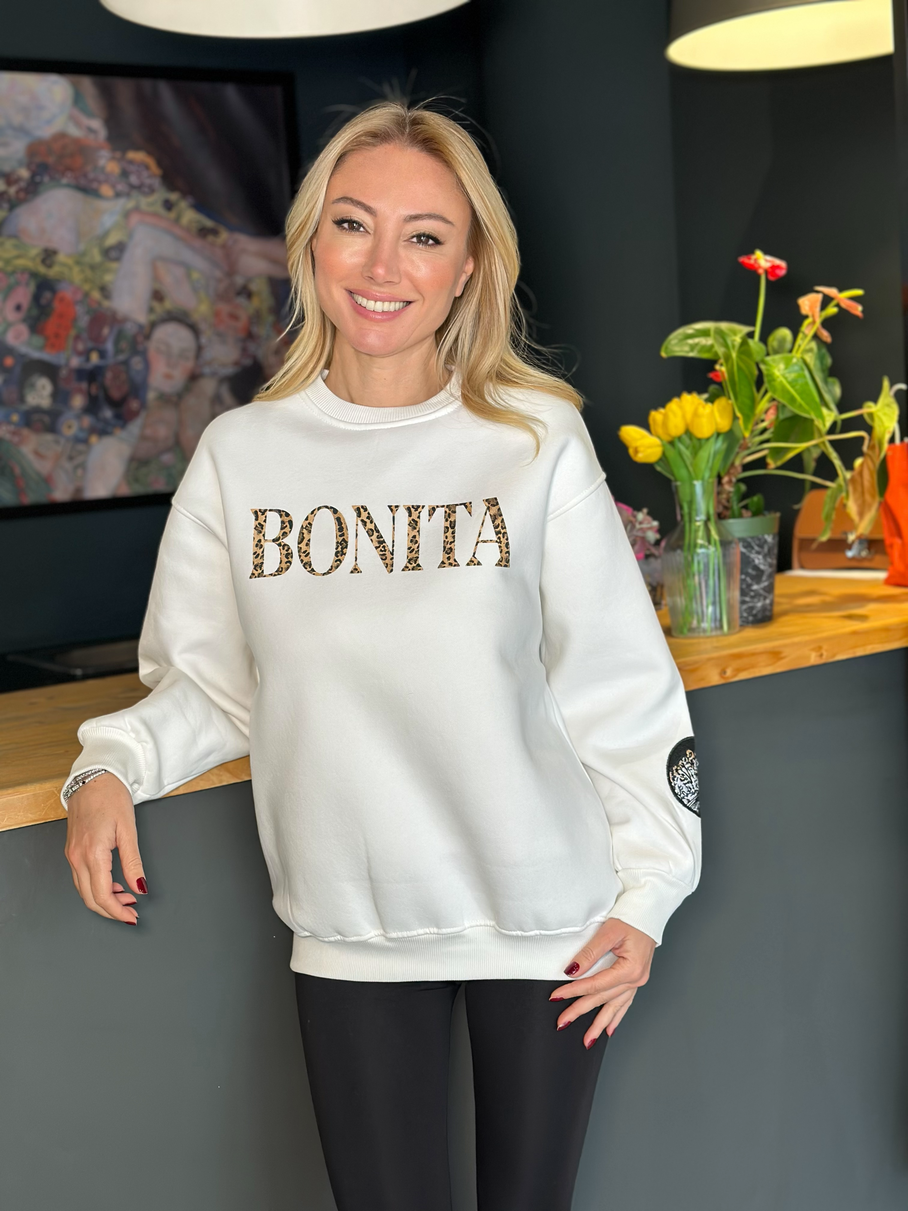 Sırtı Kaplan Desenli Beyaz Sweatshirt
