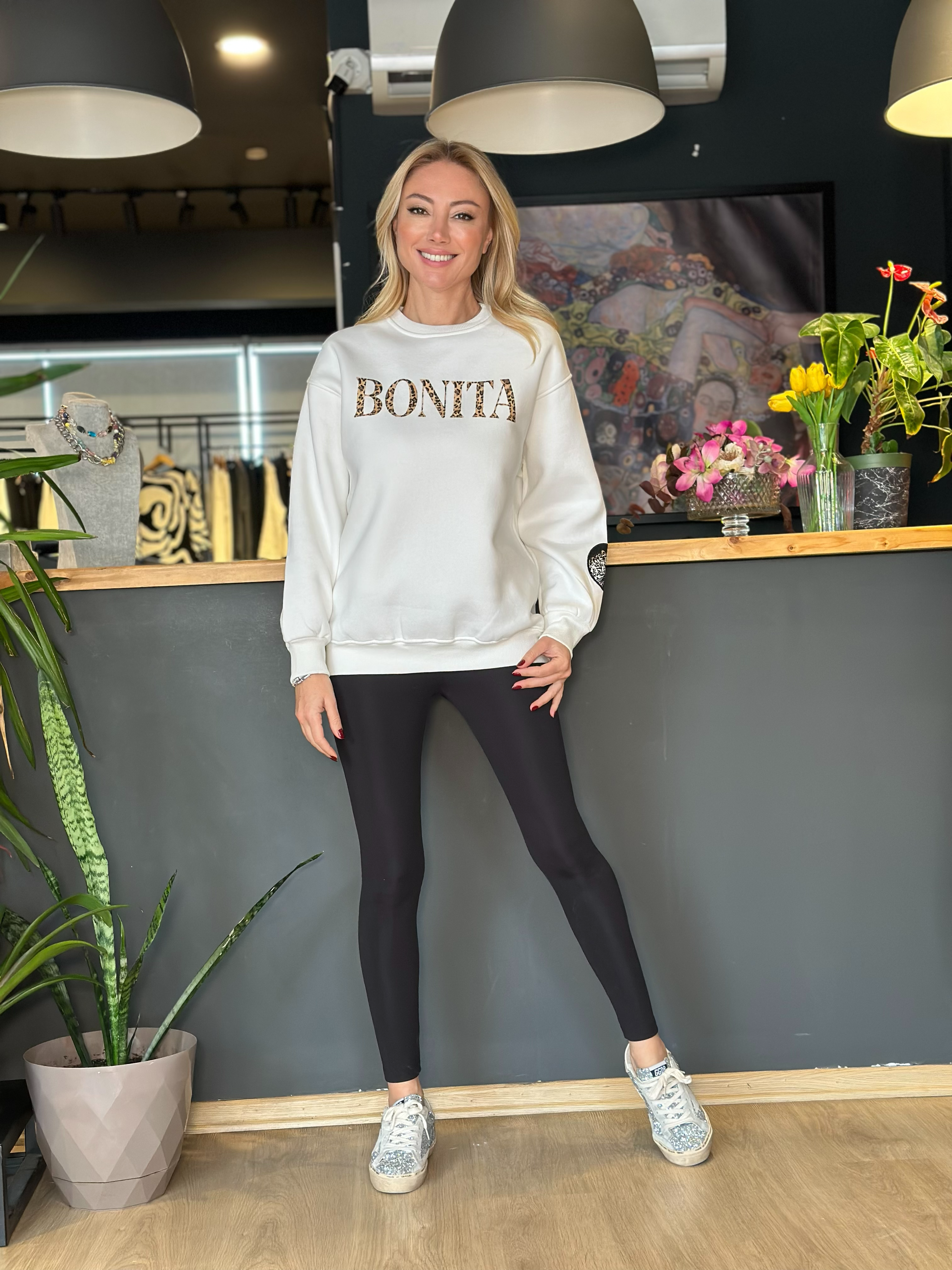Sırtı Kaplan Desenli Beyaz Sweatshirt