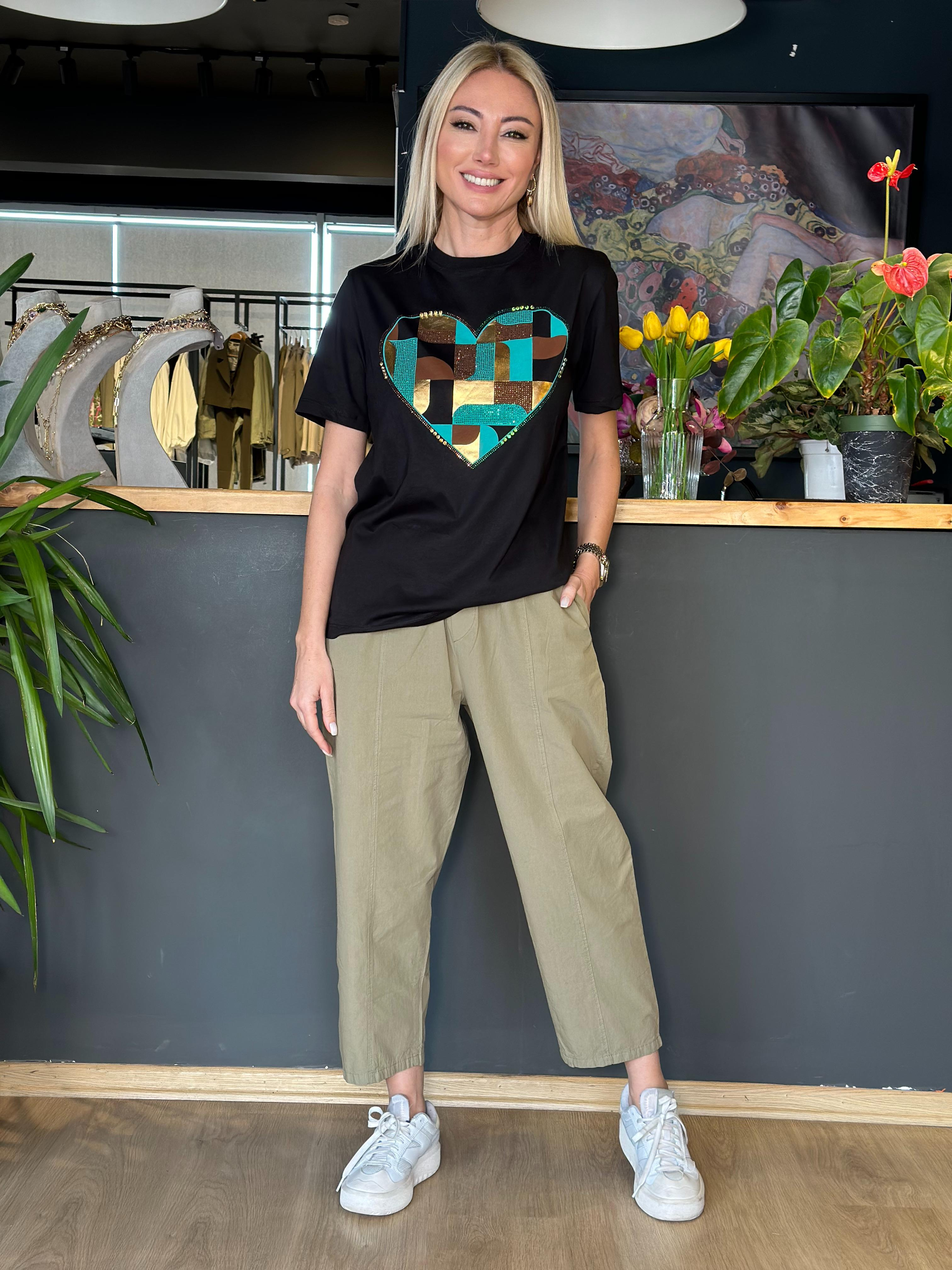 Siyah Kalp Baskılı T-shirt