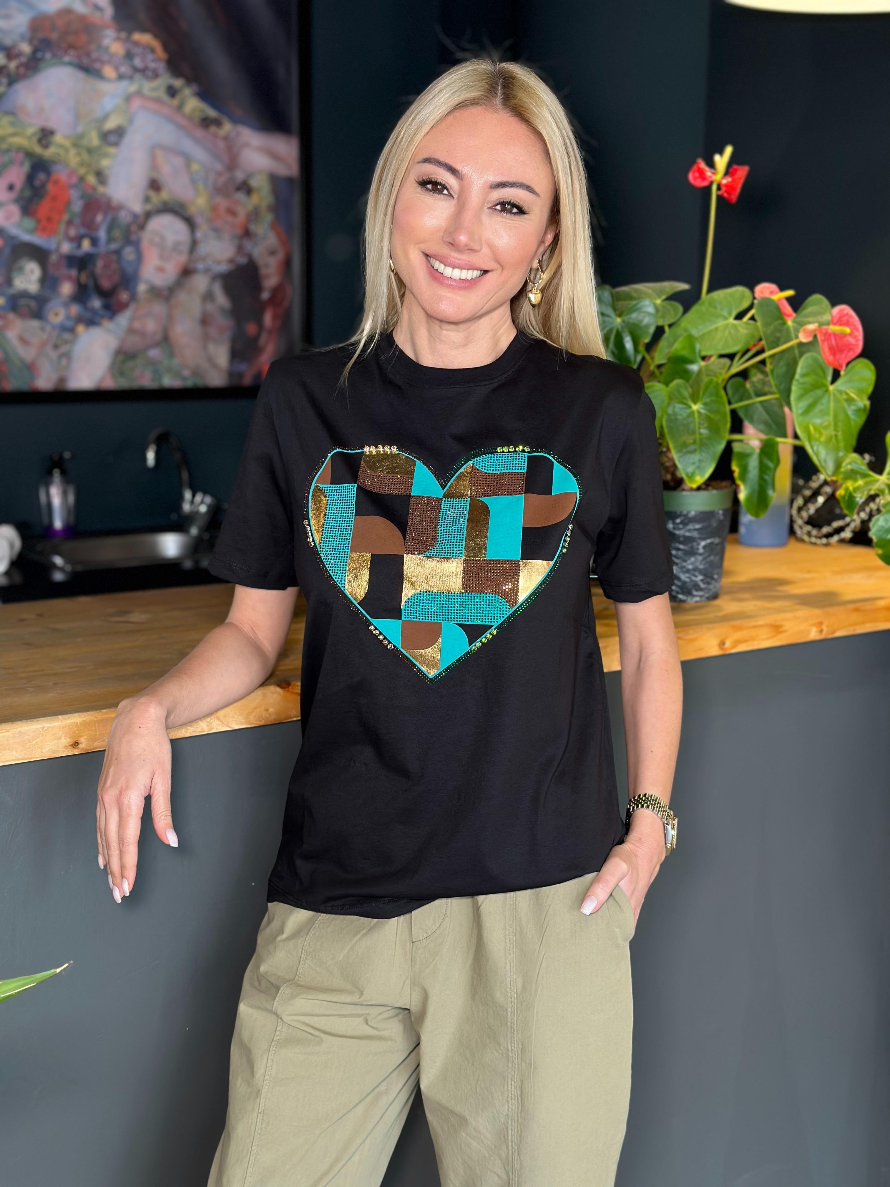 Siyah Kalp Baskılı T-shirt