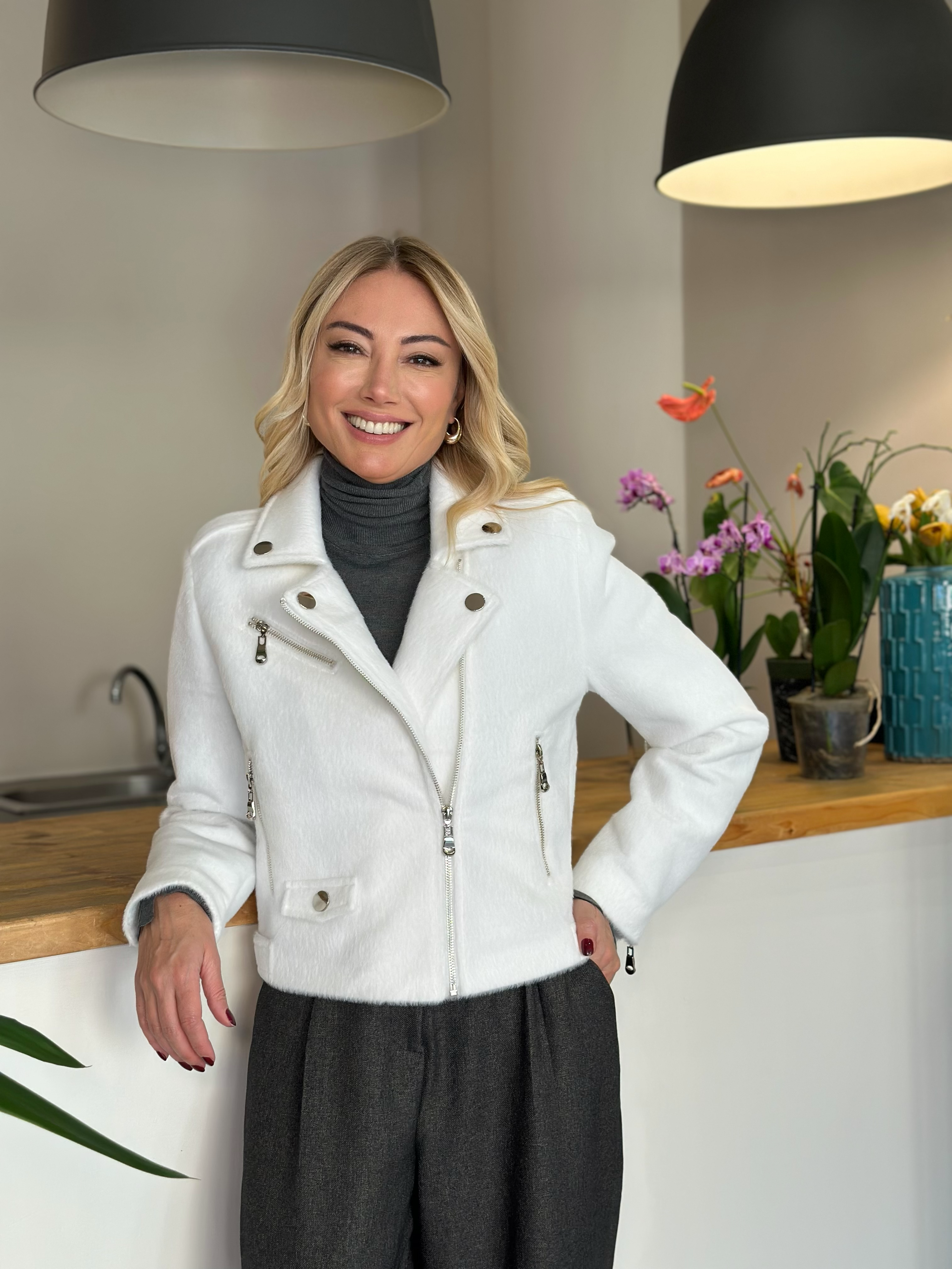 Tay Tüyü Beyaz Kısa Kaban Askı00262