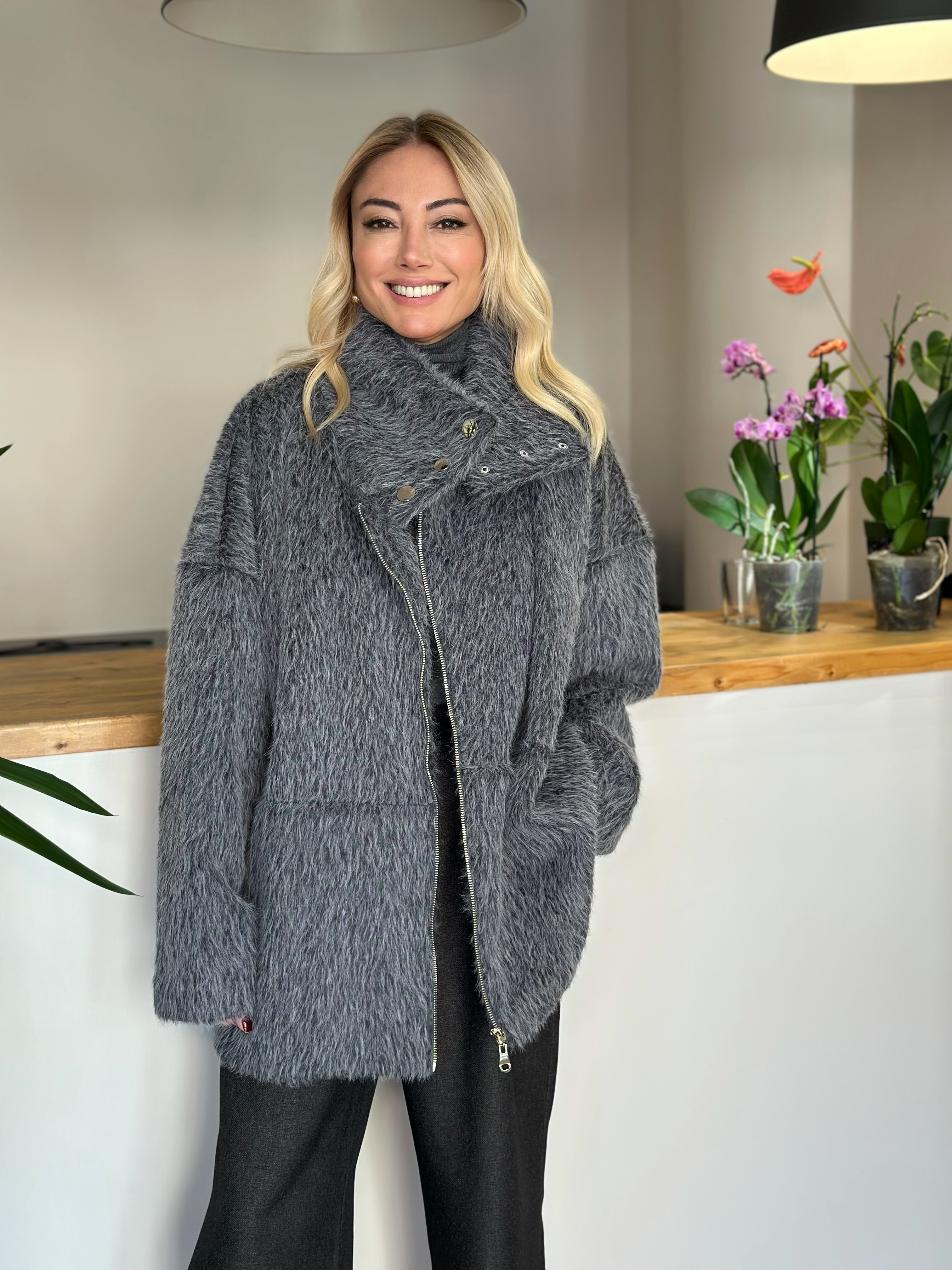 Tay Tüyü Gri Kaban Askı00264