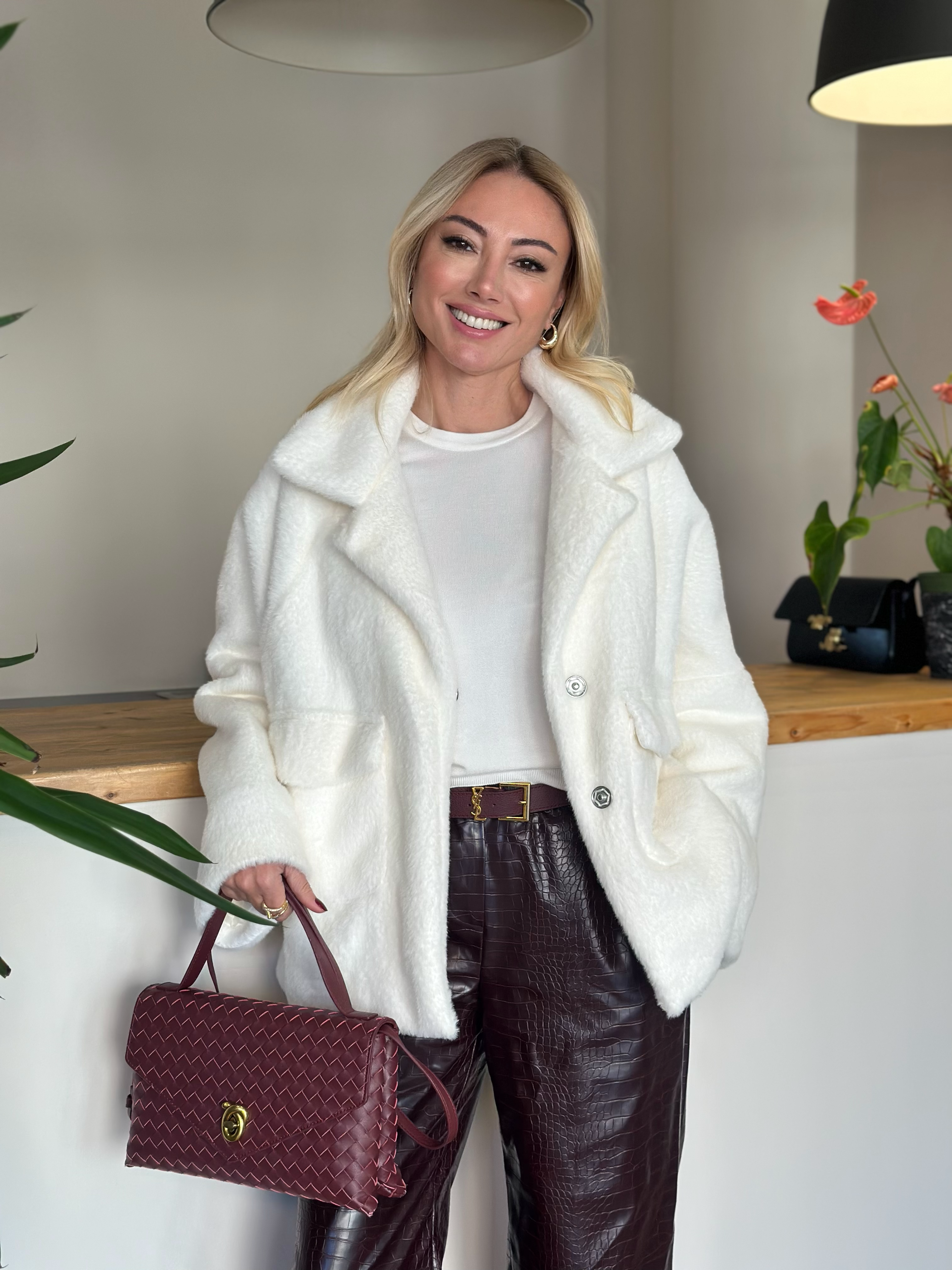 Yumoş Beyaz Kaban Askı00240