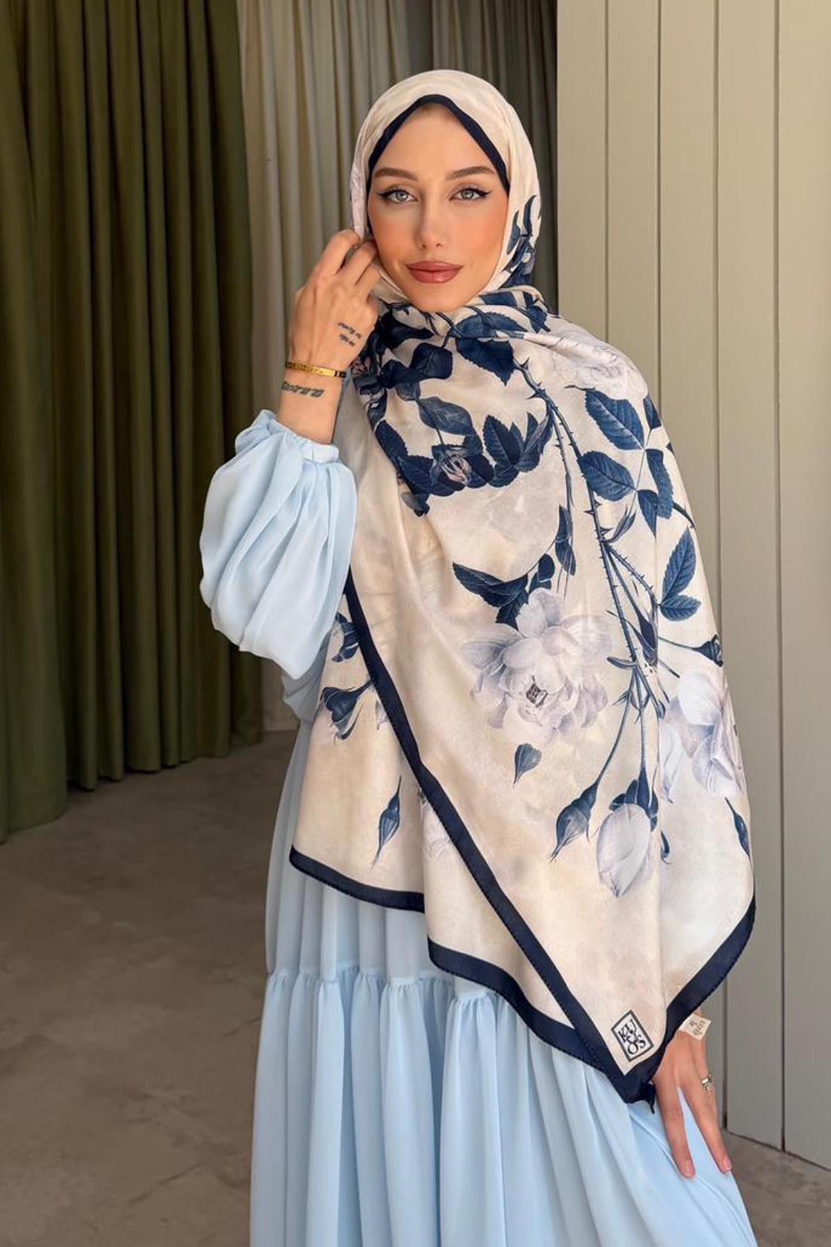 Azra Şal Lacivert