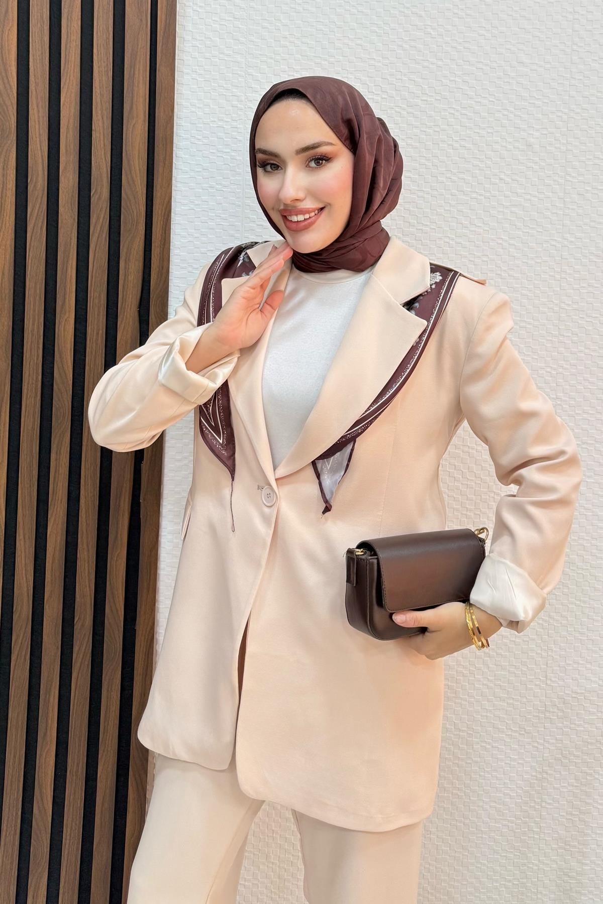 Flar Detay Takım Krem