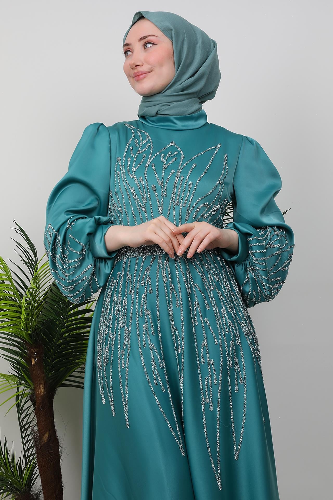 İkbal Taşlı Saten Abiye Mint
