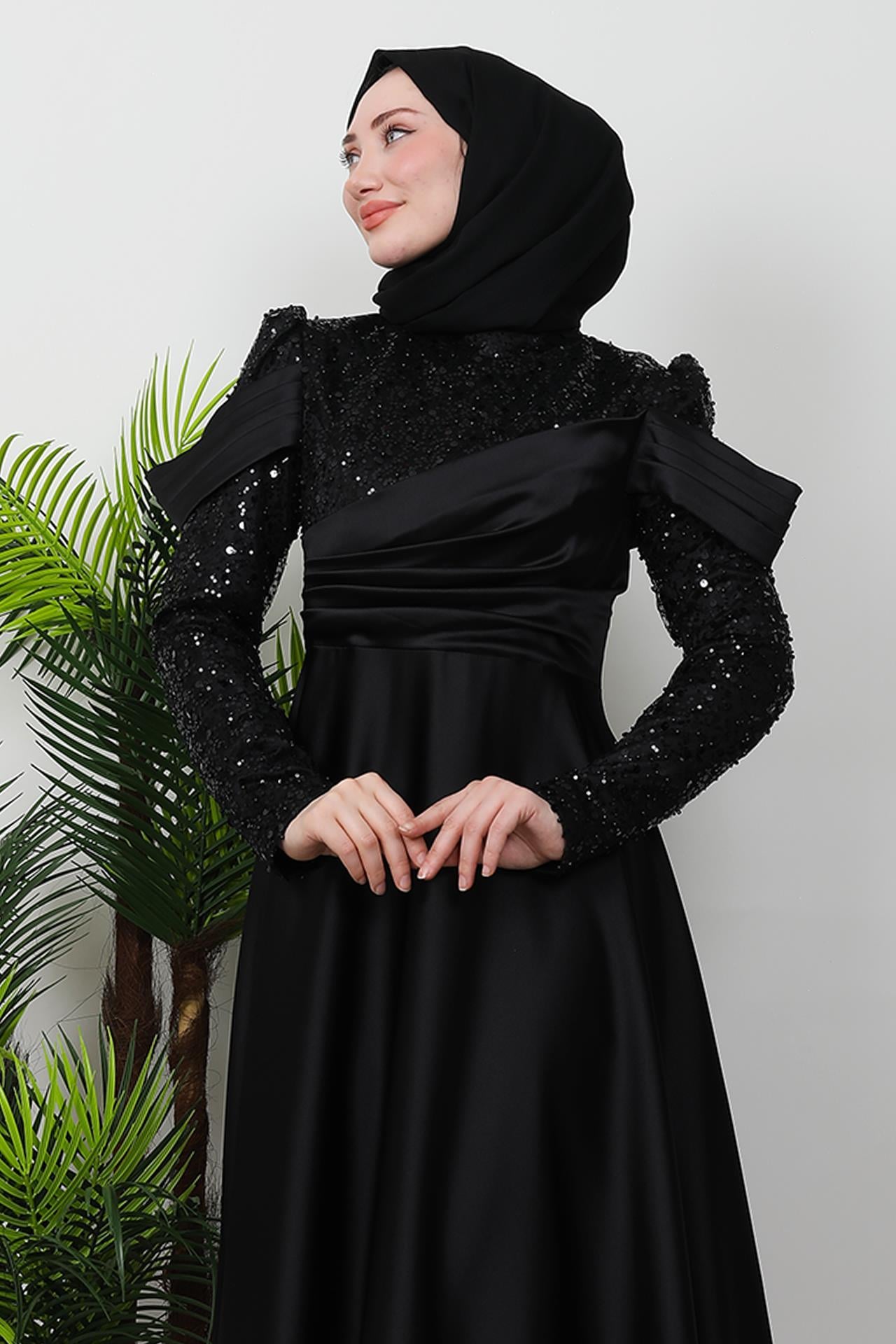 Kolu Drapeli Pullu Abiye Siyah