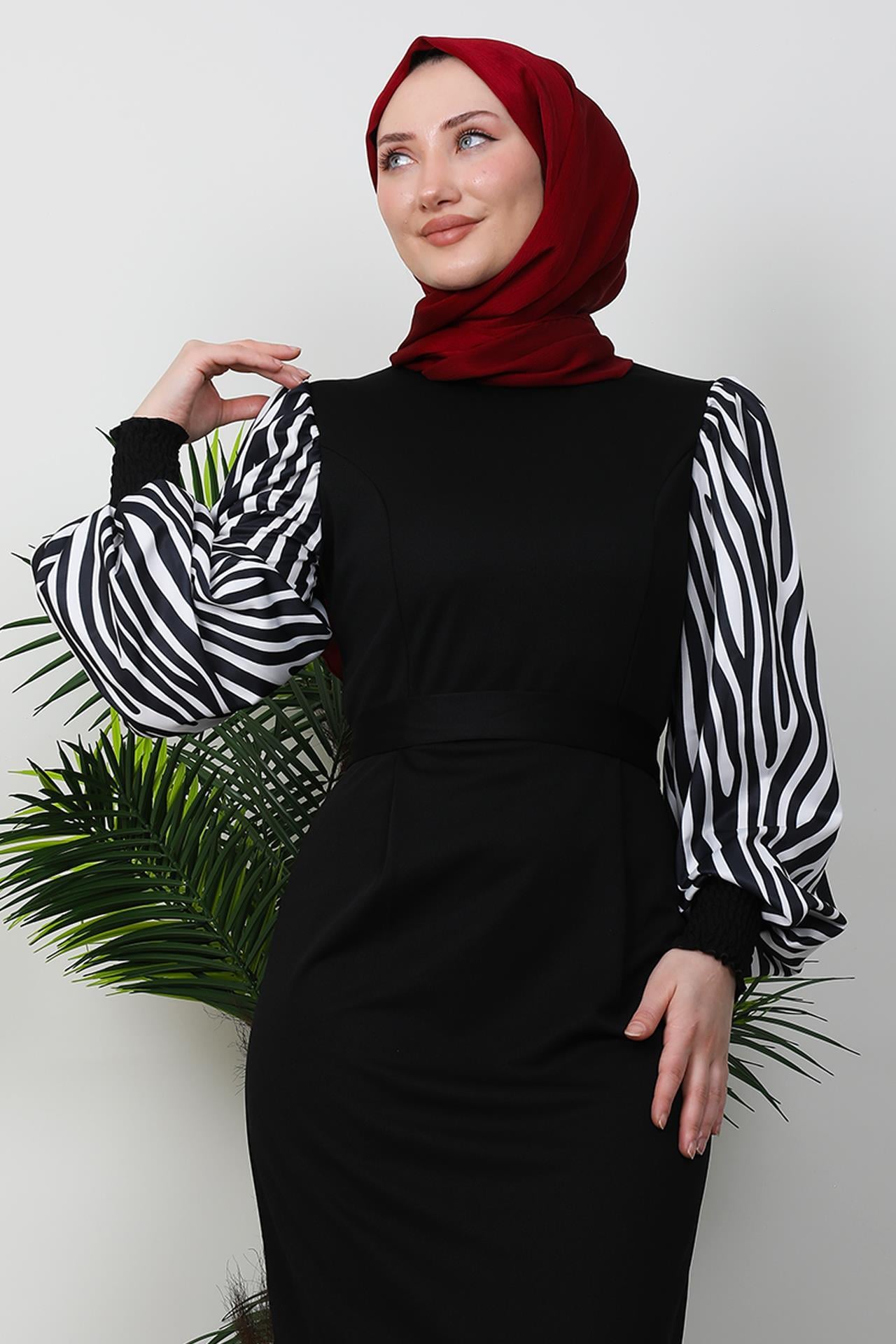 Kolu Zebra Desenli Elbise Siyah