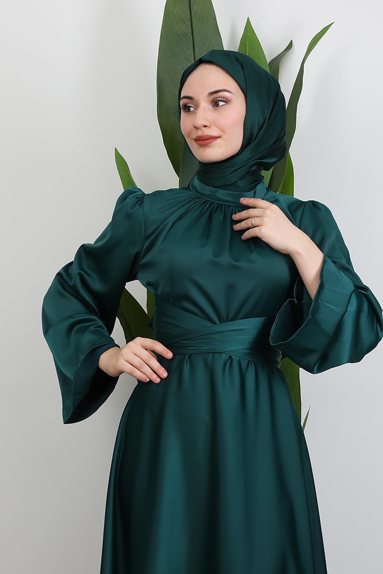 Nazlı Tesettür Elbise Zümrüt