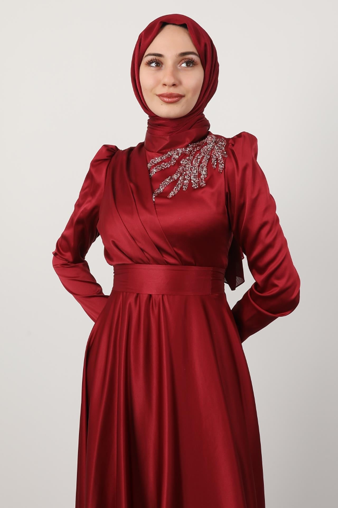 Omzu Taşlı Saten Abiye Bordo