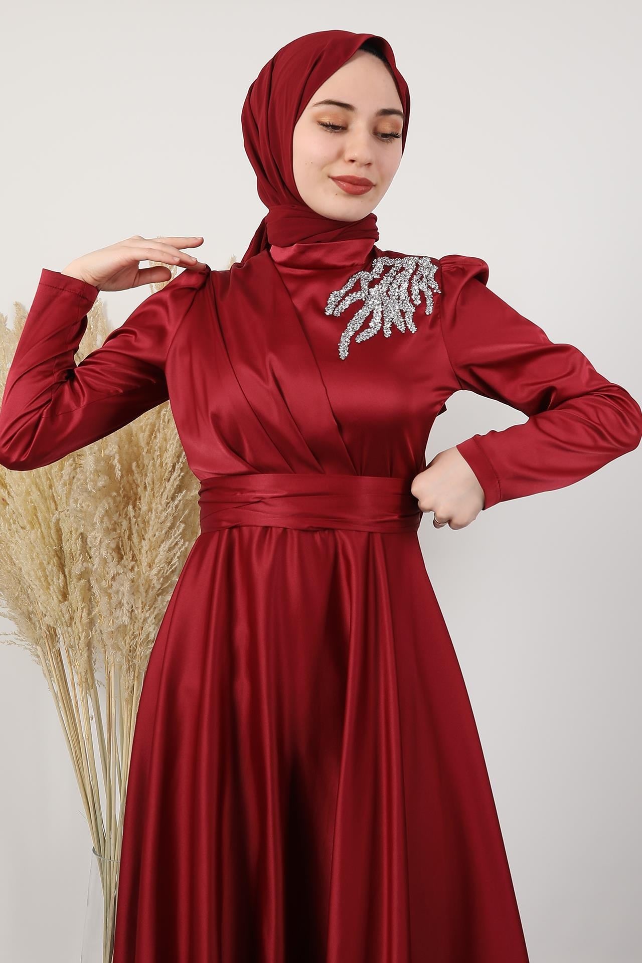 Omzu Taşlı Saten Abiye Bordo