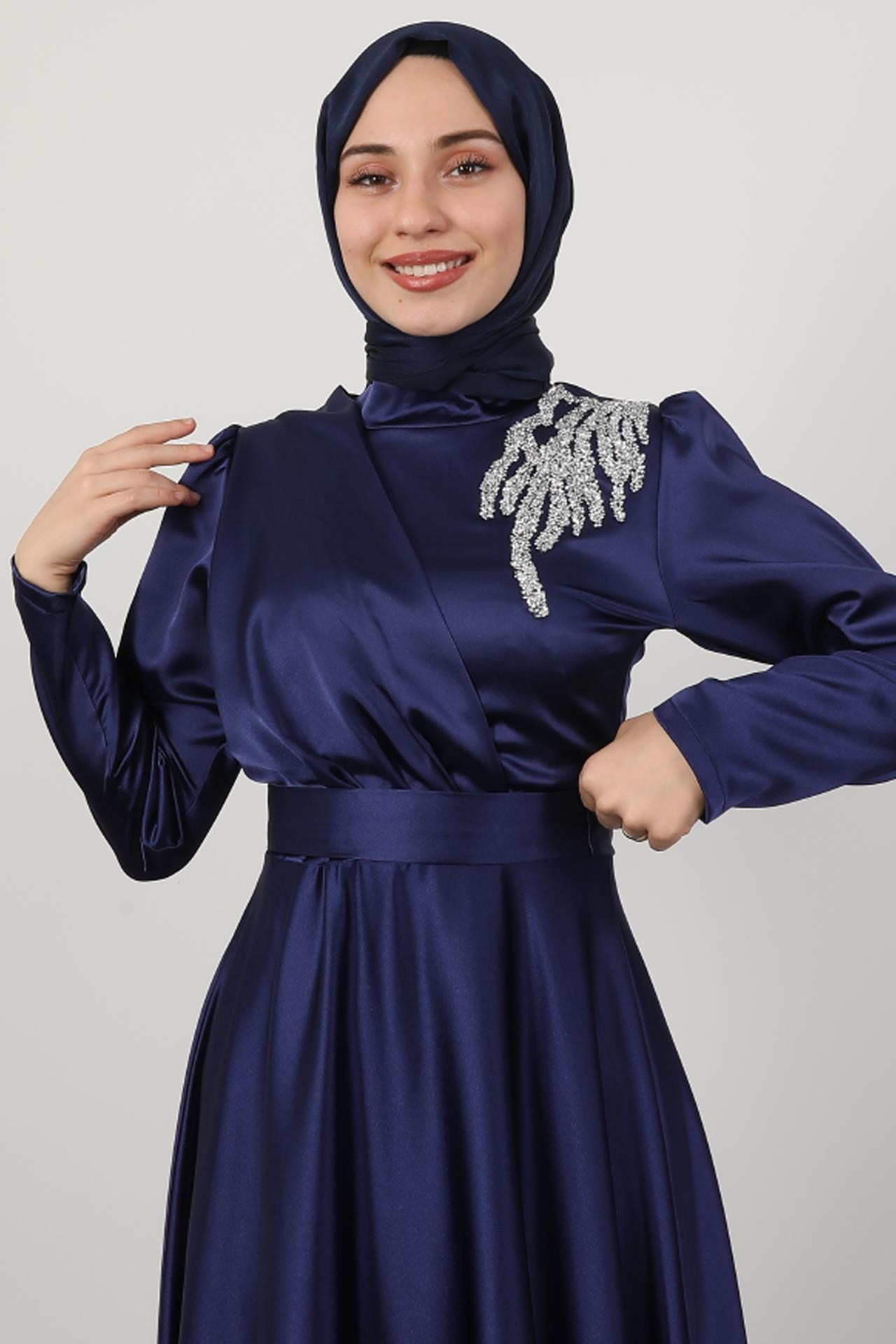 Omzu Taşlı Saten Abiye Lacivert