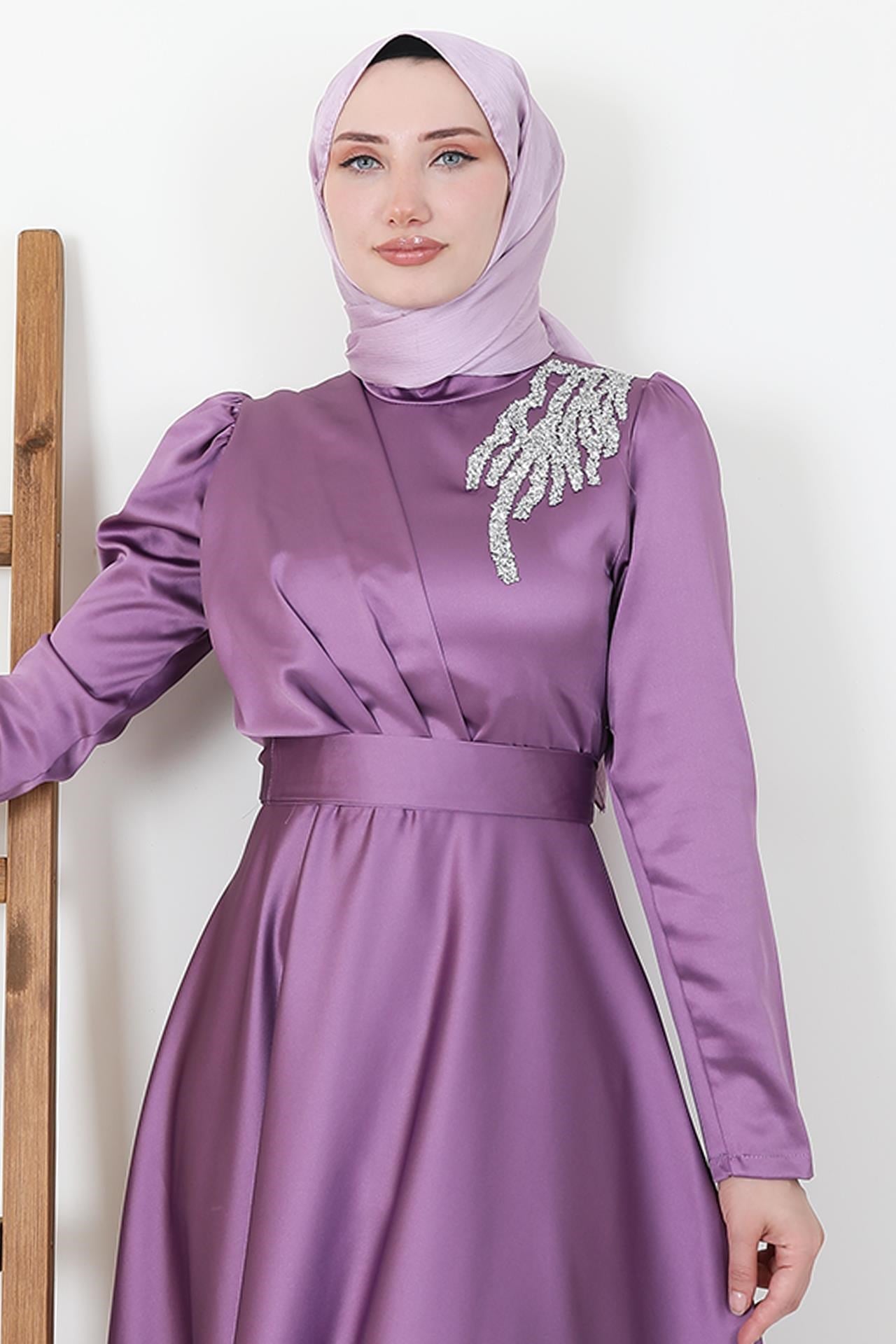 Omzu Taşlı Saten Abiye Lila