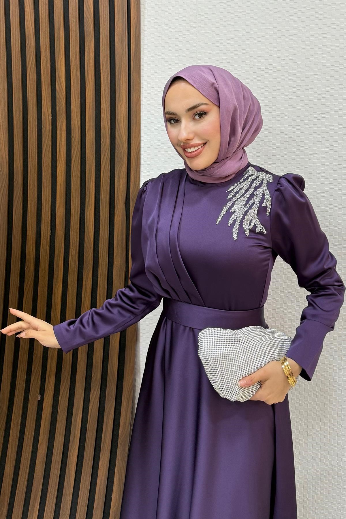 Omzu Taşlı Saten Abiye Mor