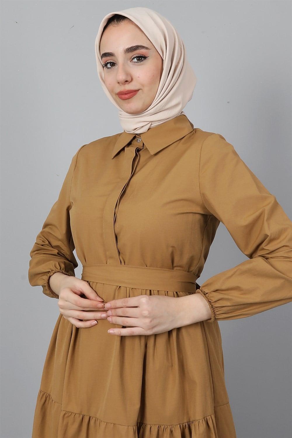 Standart Yaka Düğmeli Elbise Sütlükahve