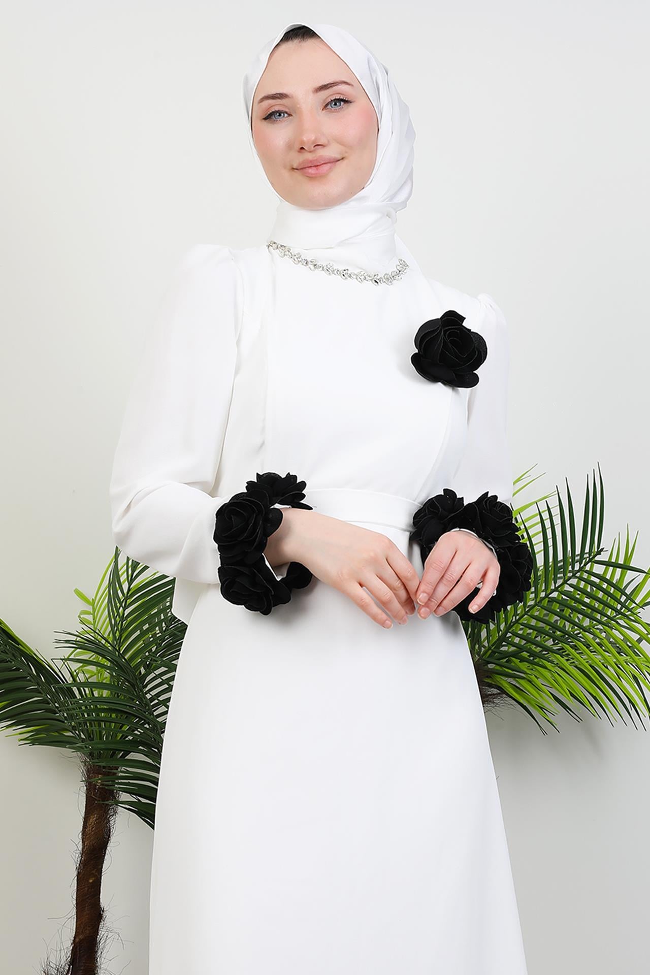 Taşlı Güllü Elbise Beyaz