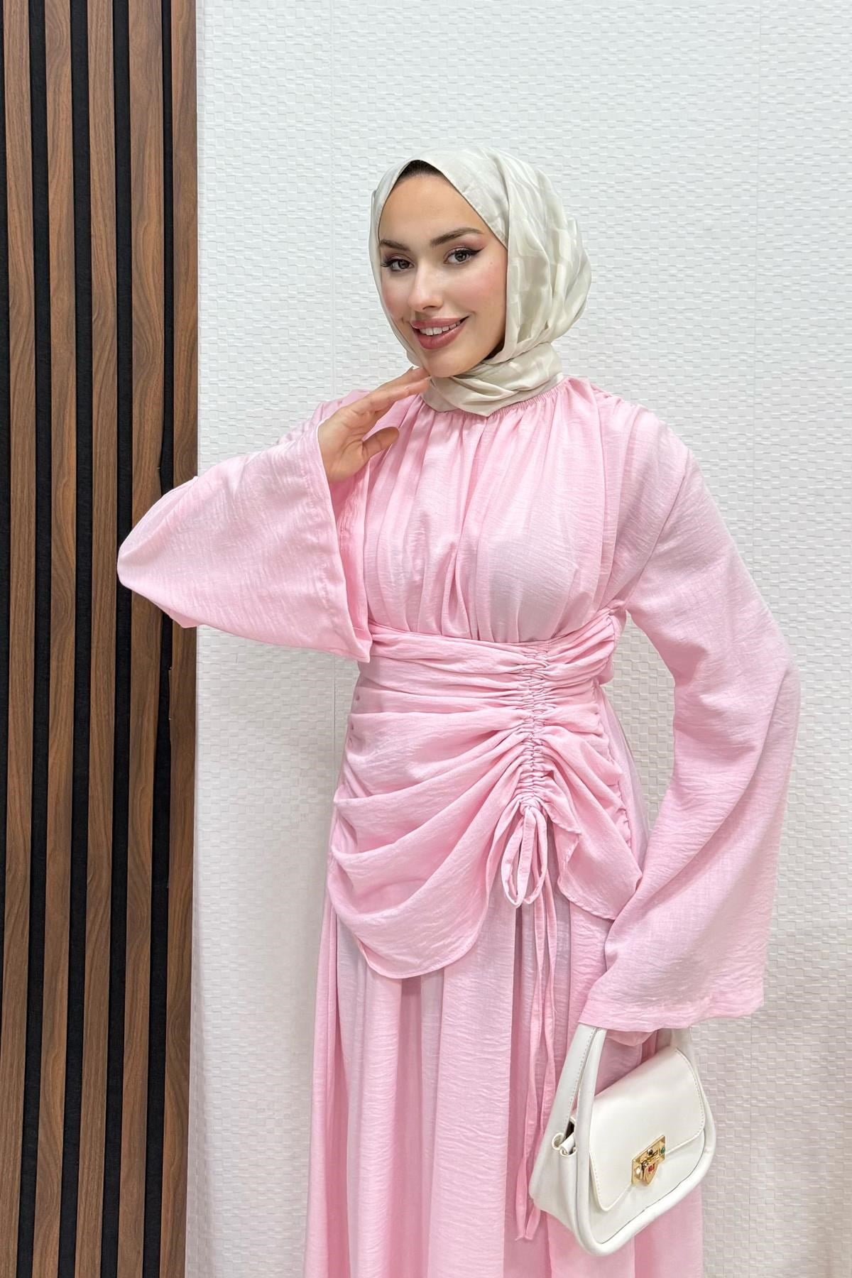 Yakası Önü Büzgülü Elbise Pembe