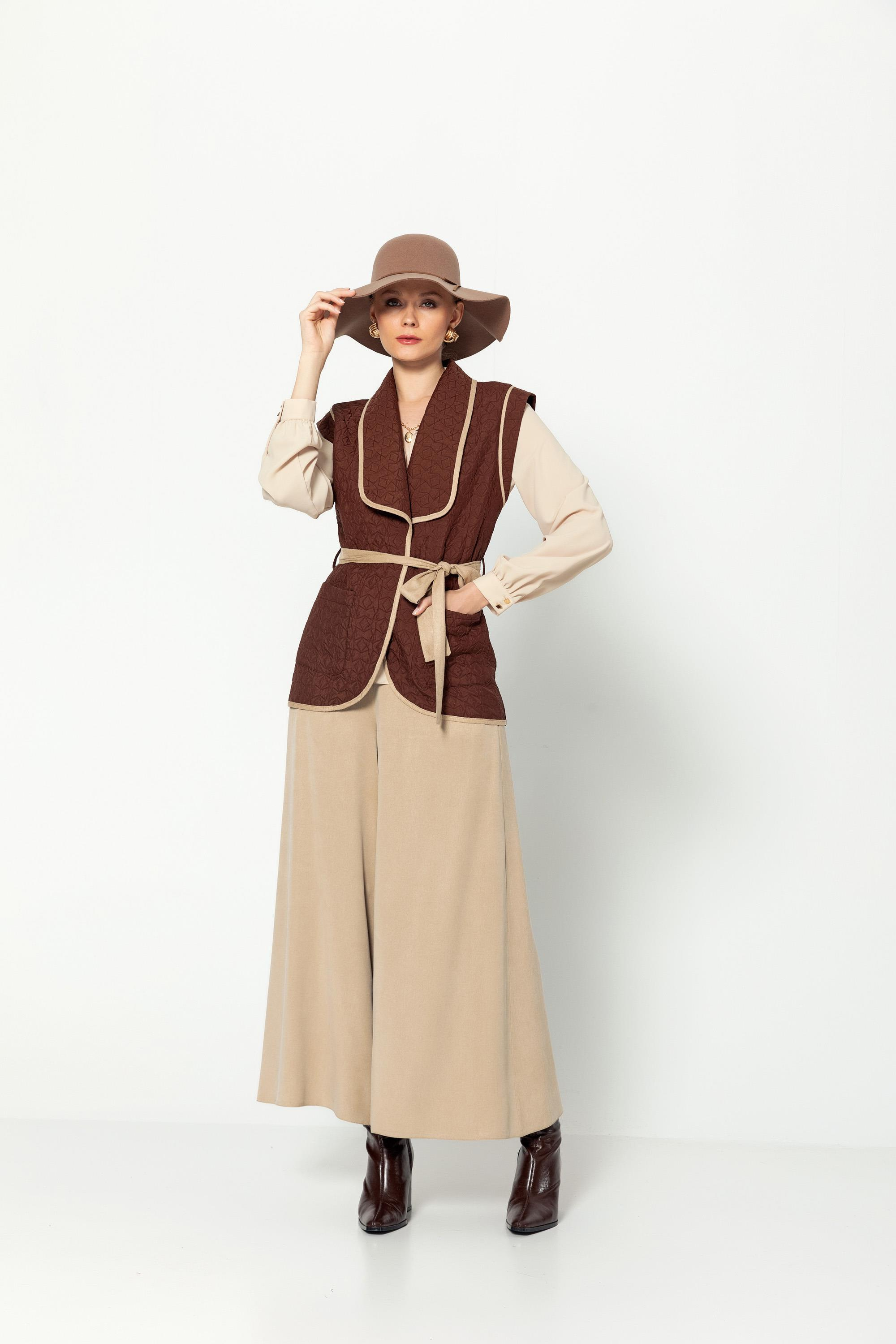 Cepli̇ Bi̇ye Detaylı Kuşakli Kruvaze Astarsız Kapi̇tone Yelek Kahve