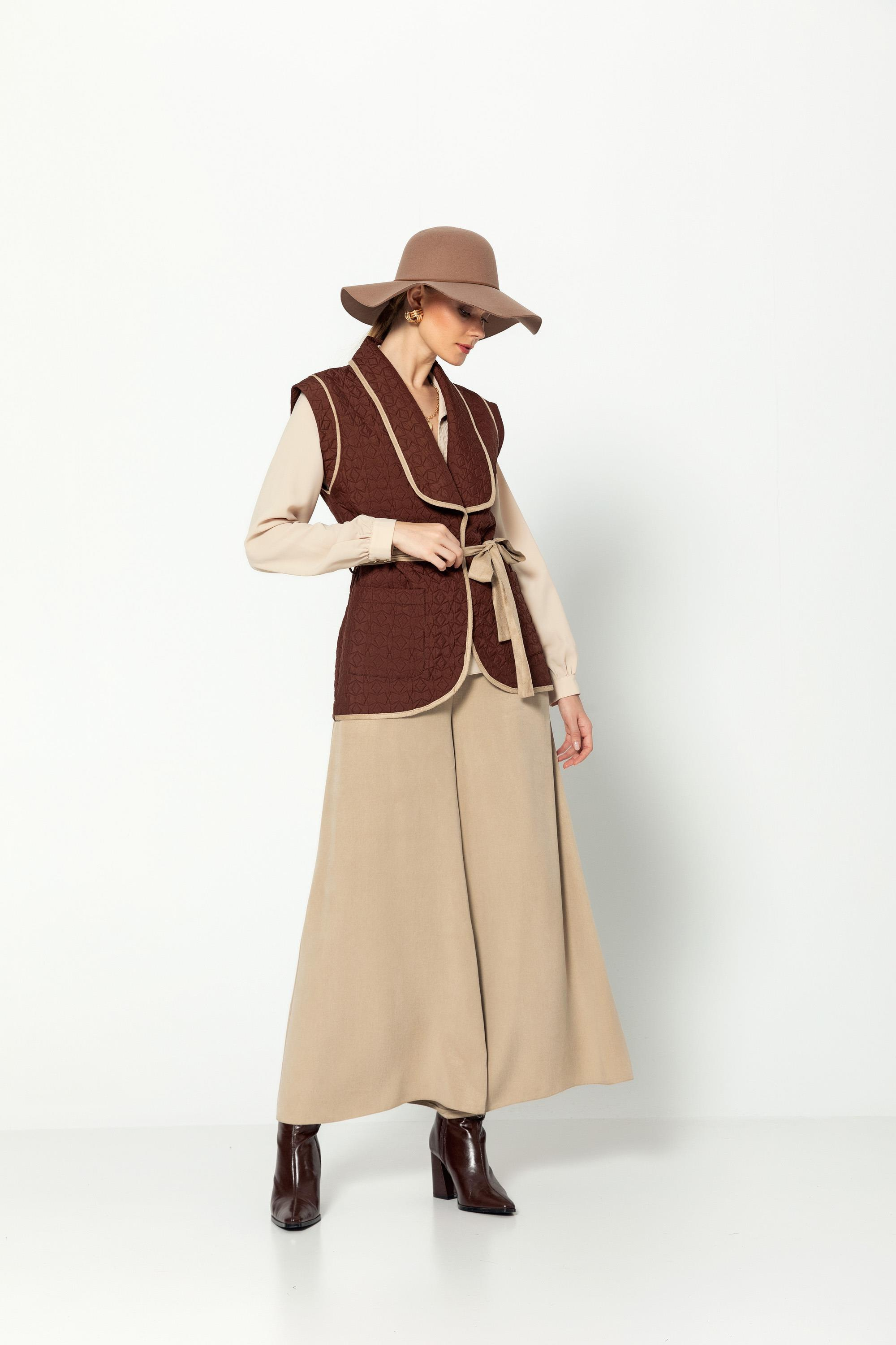 Cepli̇ Bi̇ye Detaylı Kuşakli Kruvaze Astarsız Kapi̇tone Yelek Kahve