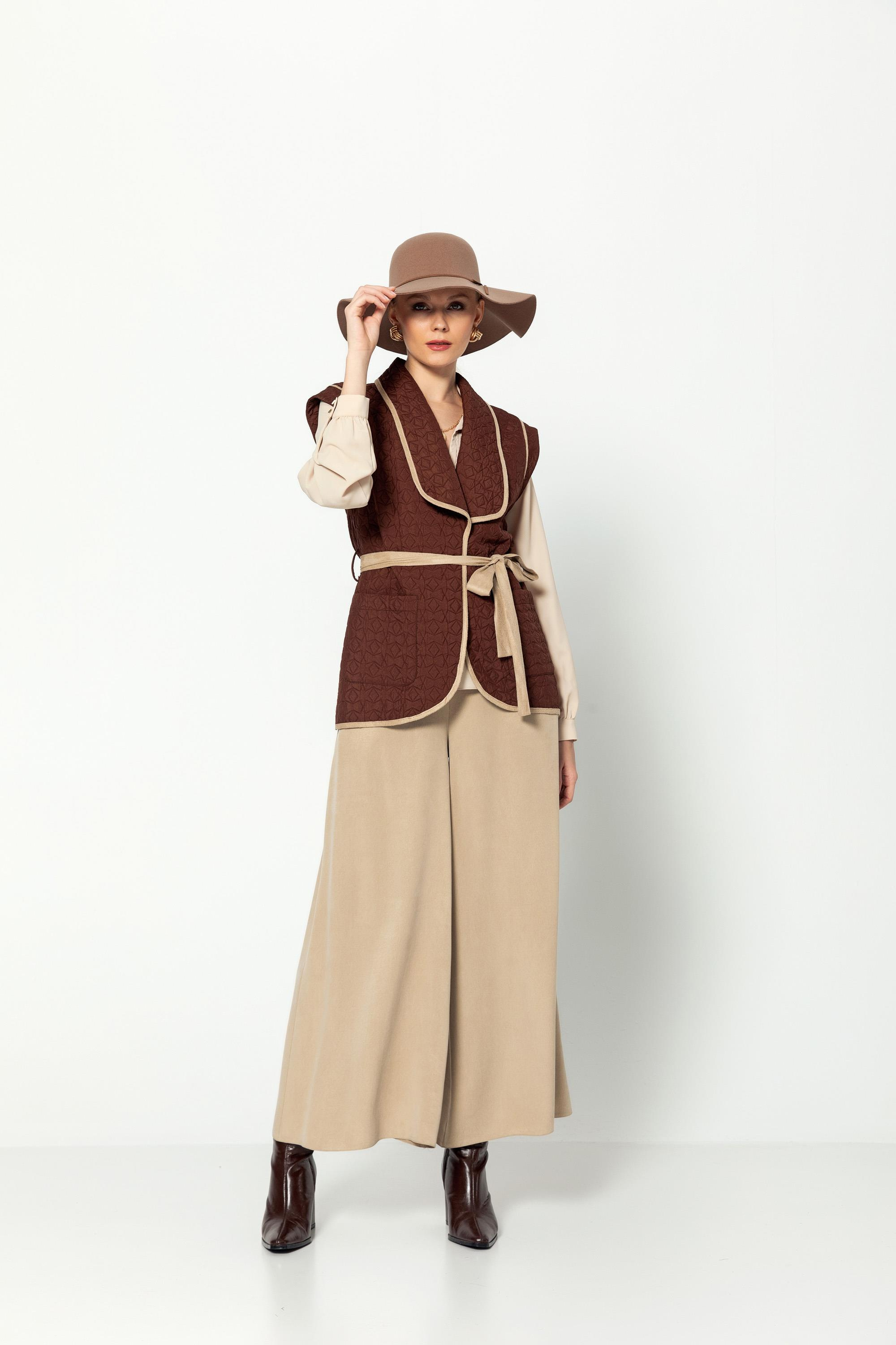 Cepli̇ Bi̇ye Detaylı Kuşakli Kruvaze Astarsız Kapi̇tone Yelek Kahve