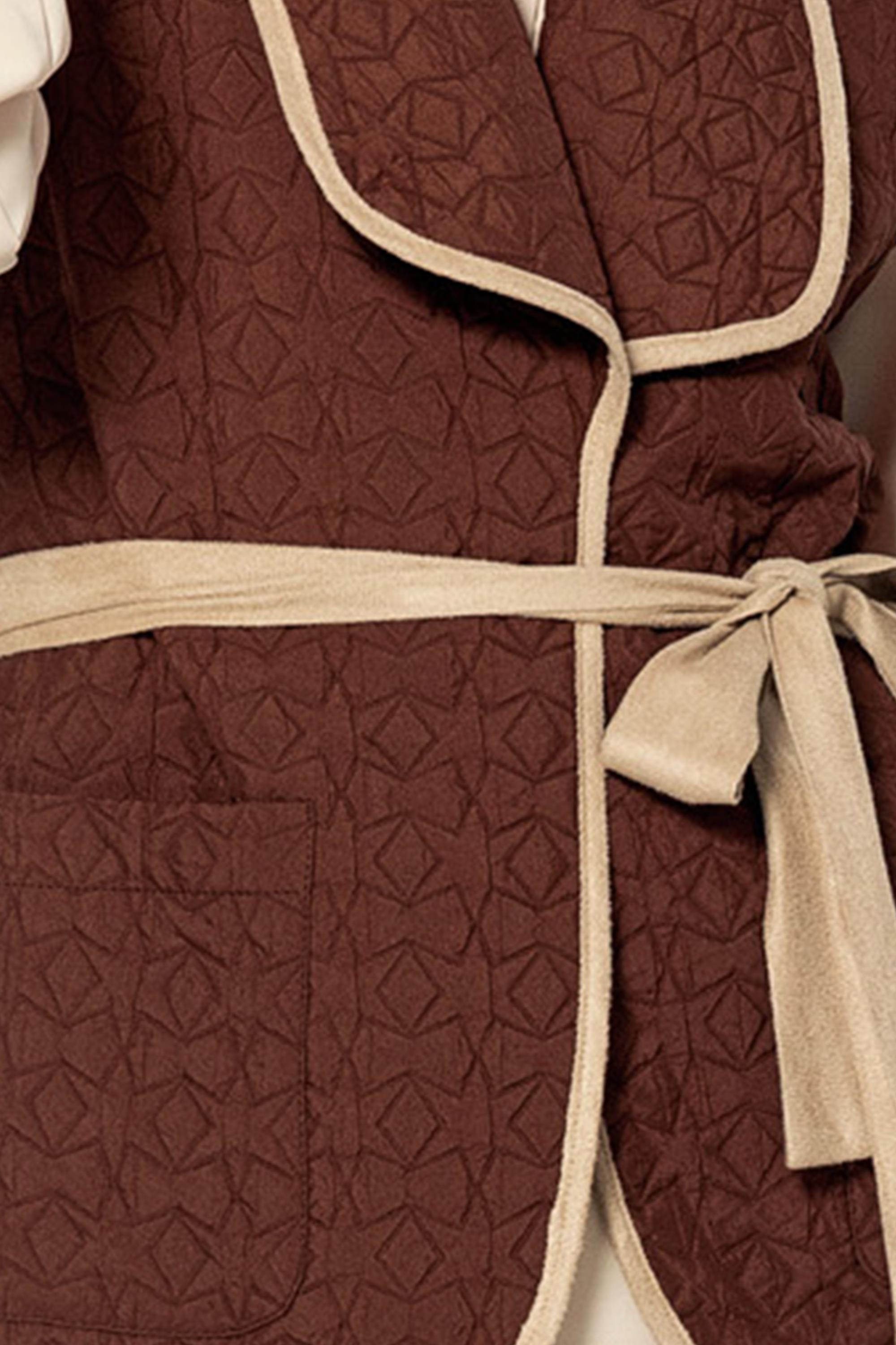 Cepli̇ Bi̇ye Detaylı Kuşakli Kruvaze Astarsız Kapi̇tone Yelek Kahve