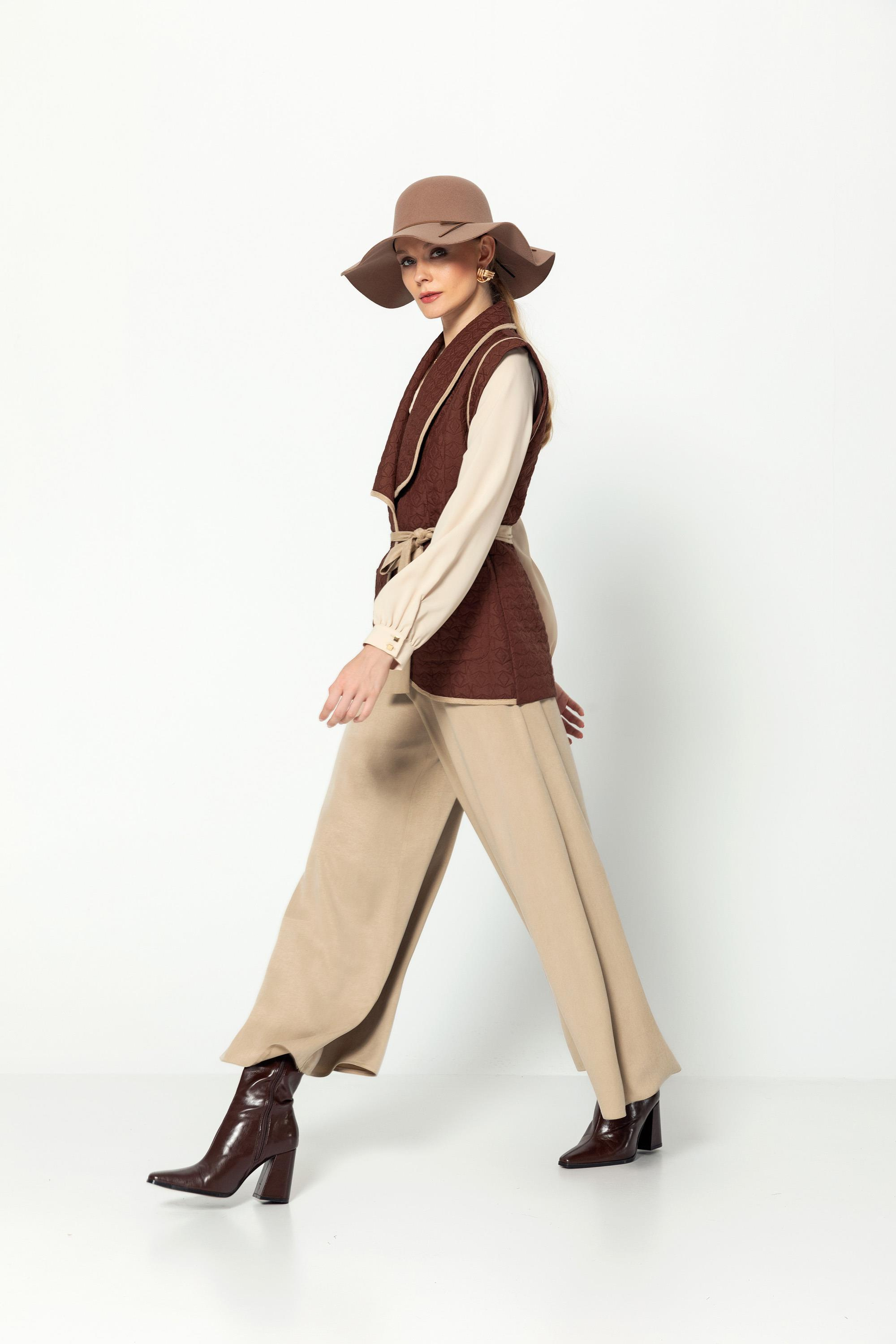 Cepli̇ Bi̇ye Detaylı Kuşakli Kruvaze Astarsız Kapi̇tone Yelek Kahve