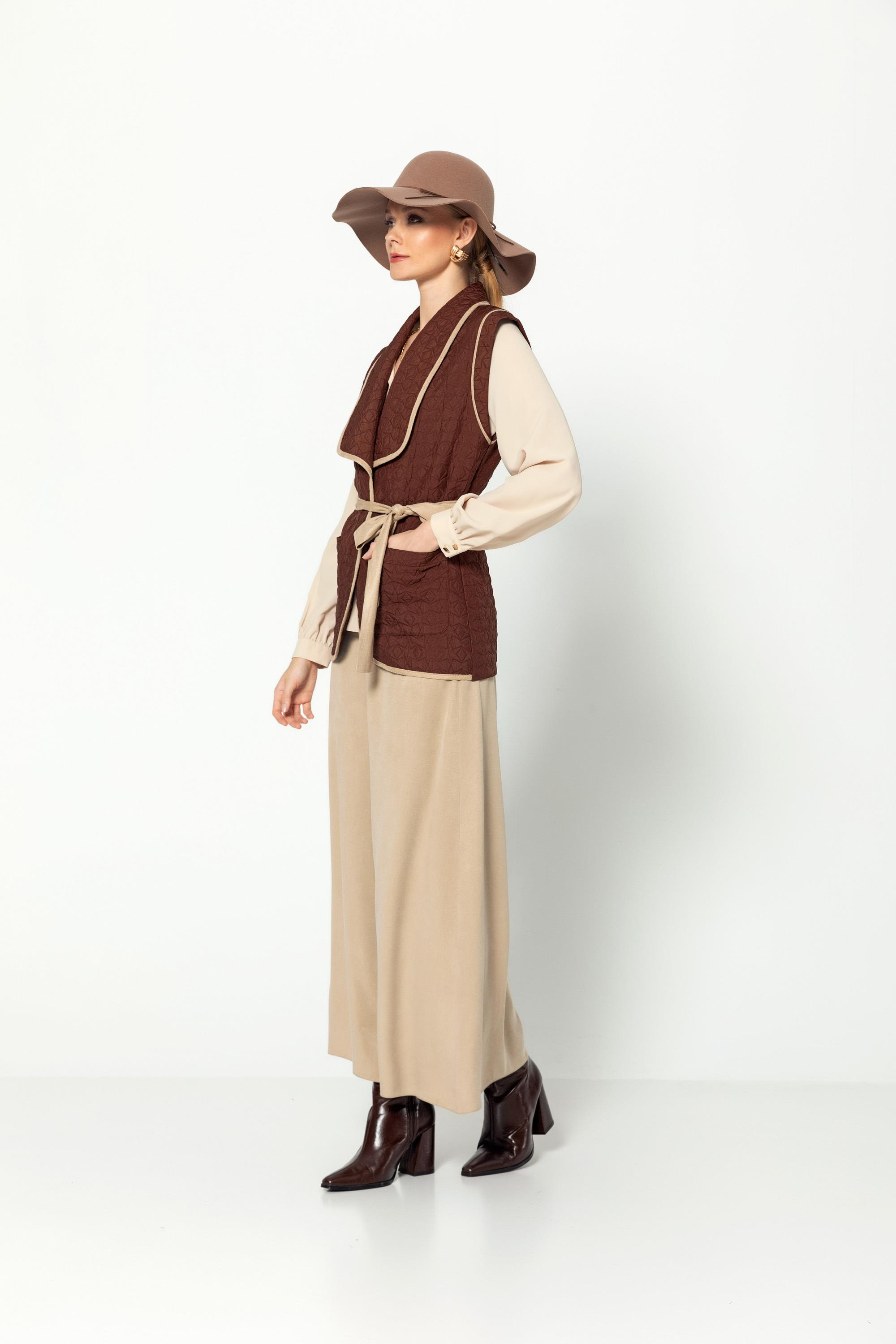 Cepli̇ Bi̇ye Detaylı Kuşakli Kruvaze Astarsız Kapi̇tone Yelek Kahve