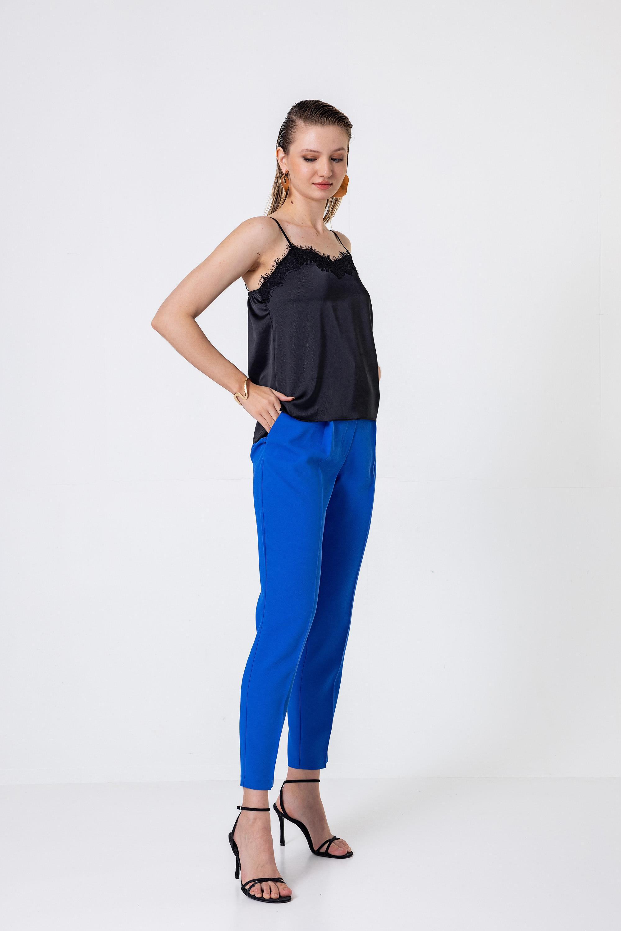 Dantel Detaylı İp Askılı Bluz Siyah