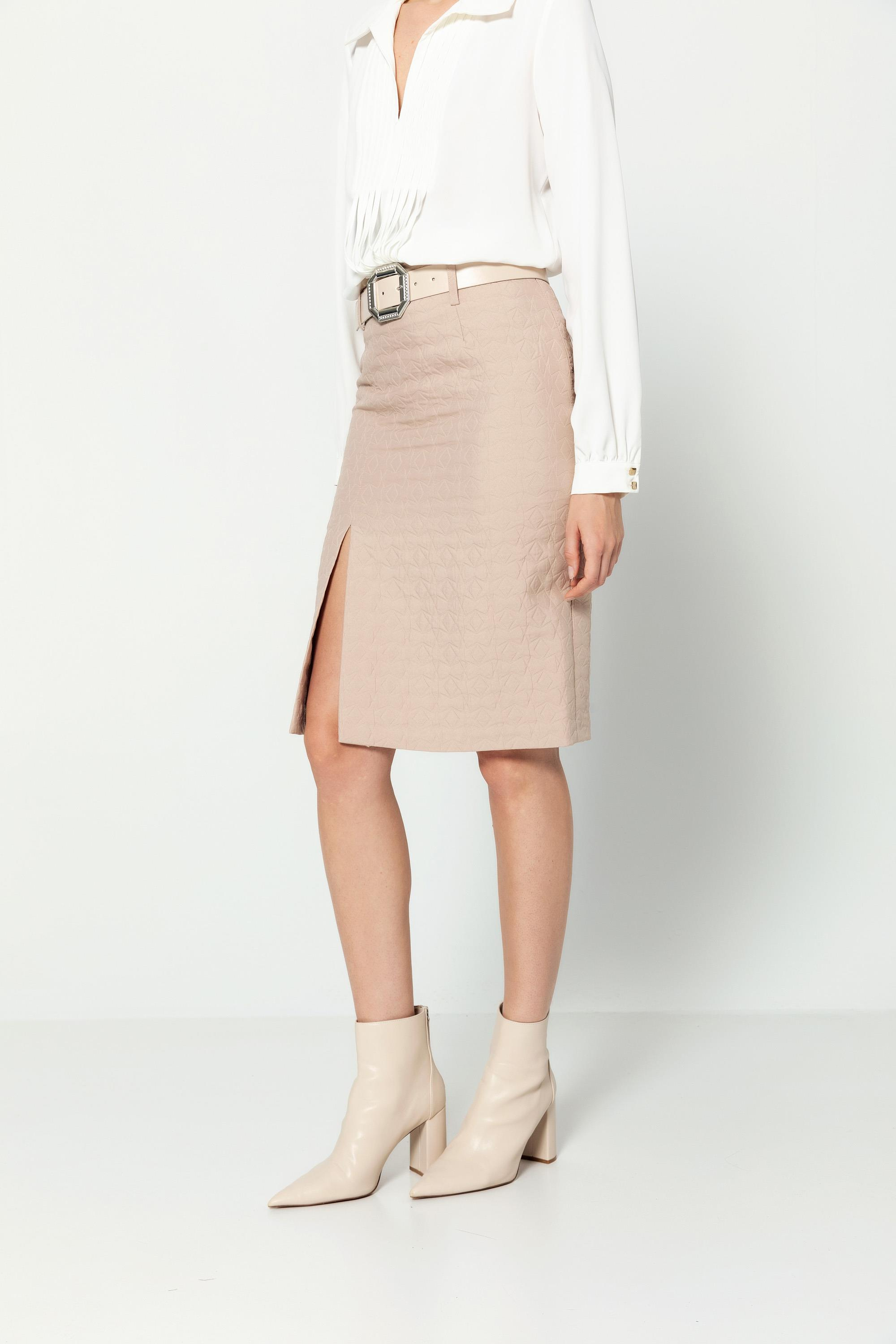 Deri̇ Kemerli̇ Di̇z Boy Astarsız Kapi̇tone Jakar Desenli̇ Etek Bej