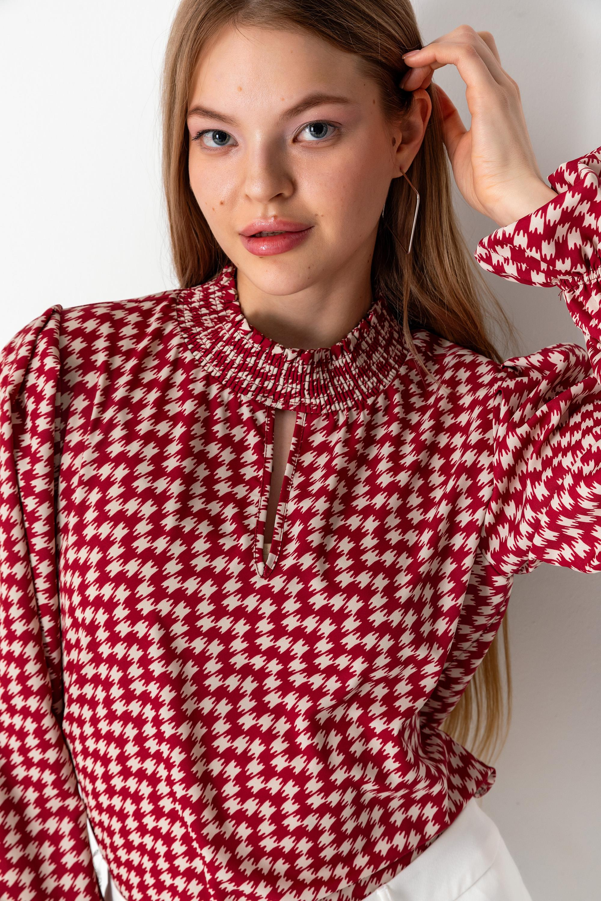 Desenli Gipe Yakalı Uzun Kollu Bluz Koyu Kırmızı