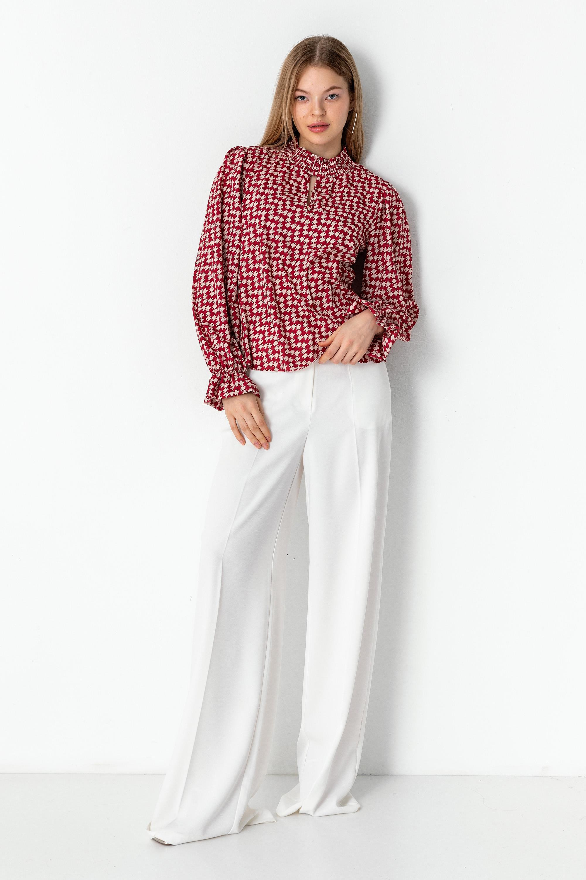 Desenli Gipe Yakalı Uzun Kollu Bluz Koyu Kırmızı