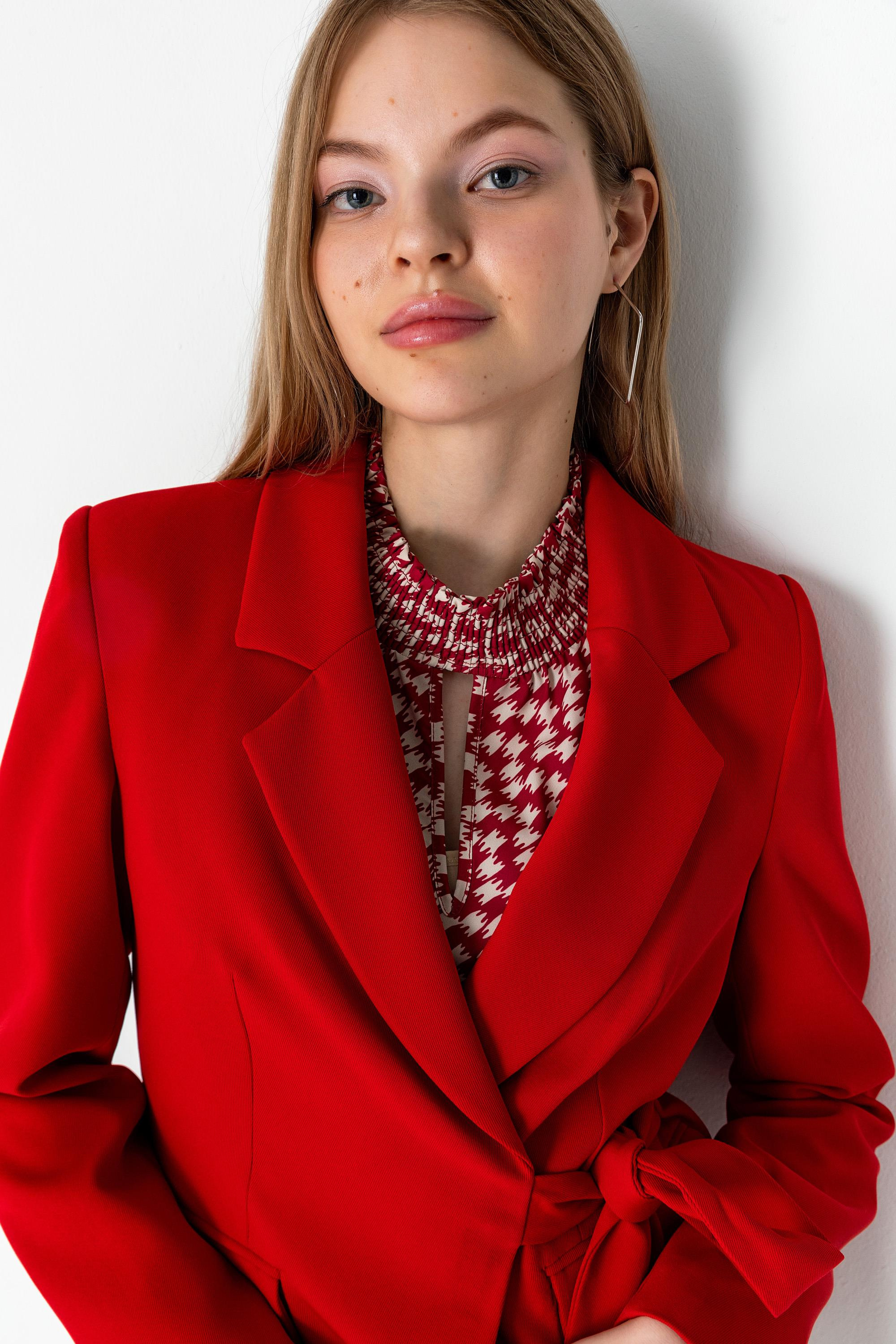 Desenli Gipe Yakalı Uzun Kollu Bluz Koyu Kırmızı