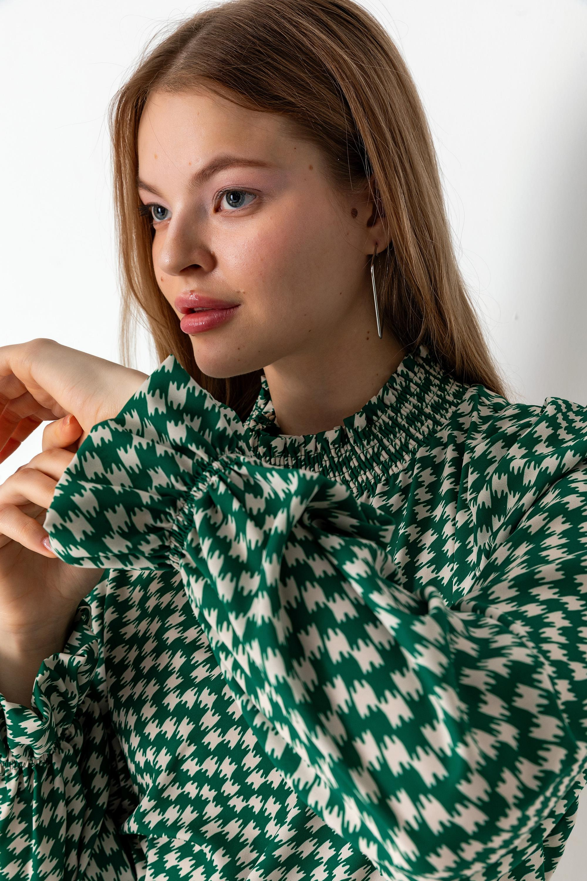 Desenli Gipe Yakalı Uzun Kollu Bluz Yeşil