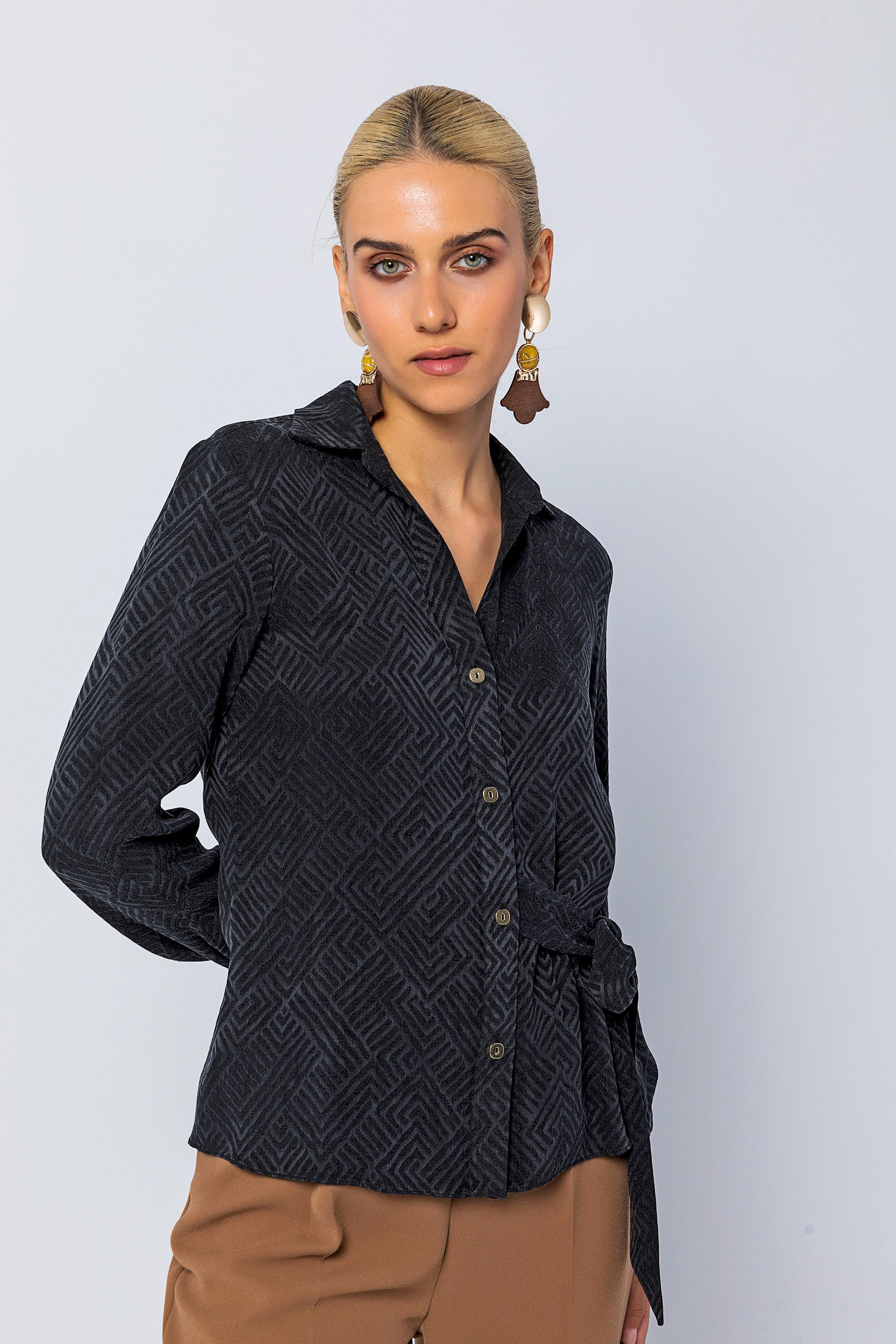 Jakarlı Uzun Kollu Yandan Bağcıklı Gömlek Siyah
