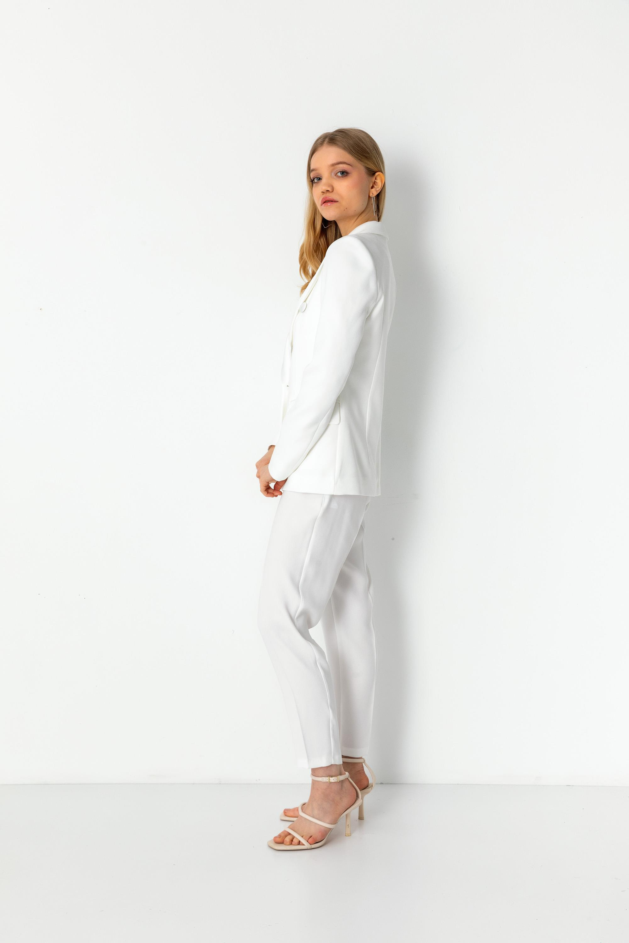 Krep Kumaşlı Kruvaze Yaka Astarlı Ceket ve Havuç Paça Pantolon Takım Ecru